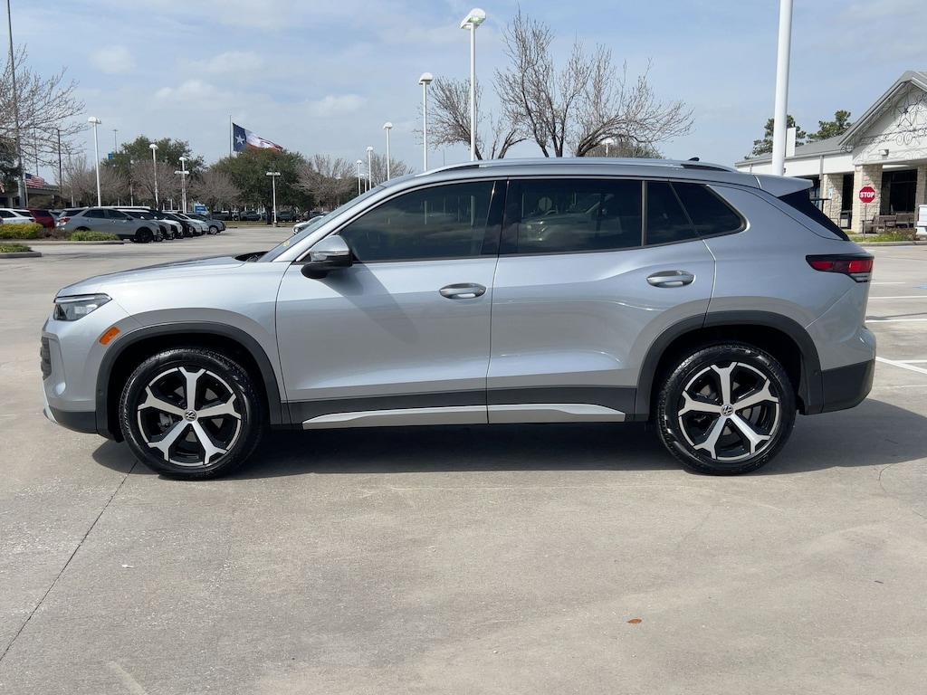 Used 2025 Volkswagen Tiguan 2.0T SE SUV