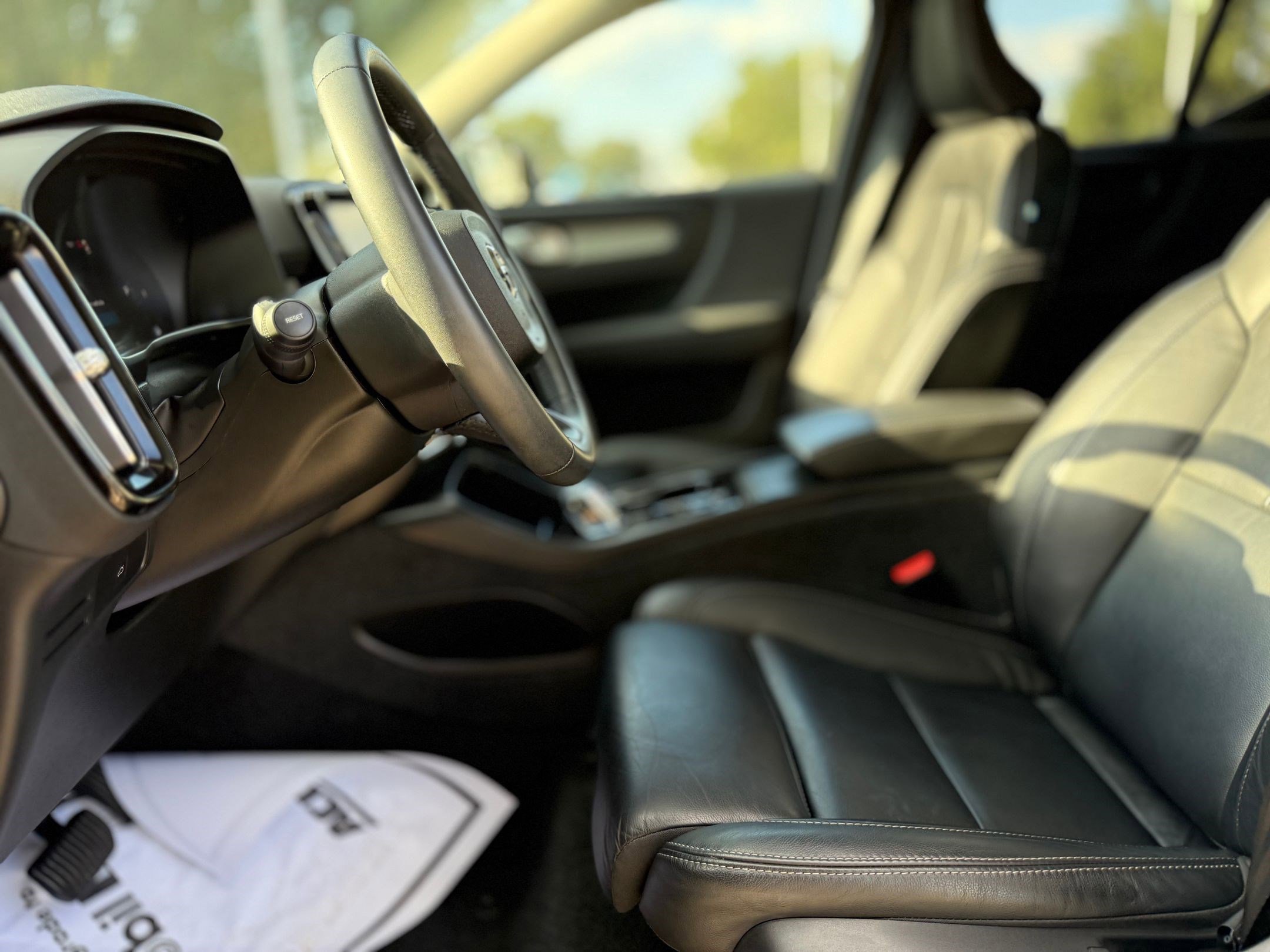2023 Volvo XC40 Plus photo 3