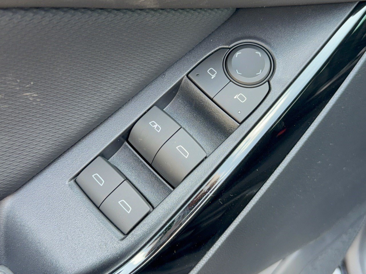 2027 Chevrolet Equinox LT - Photo 15