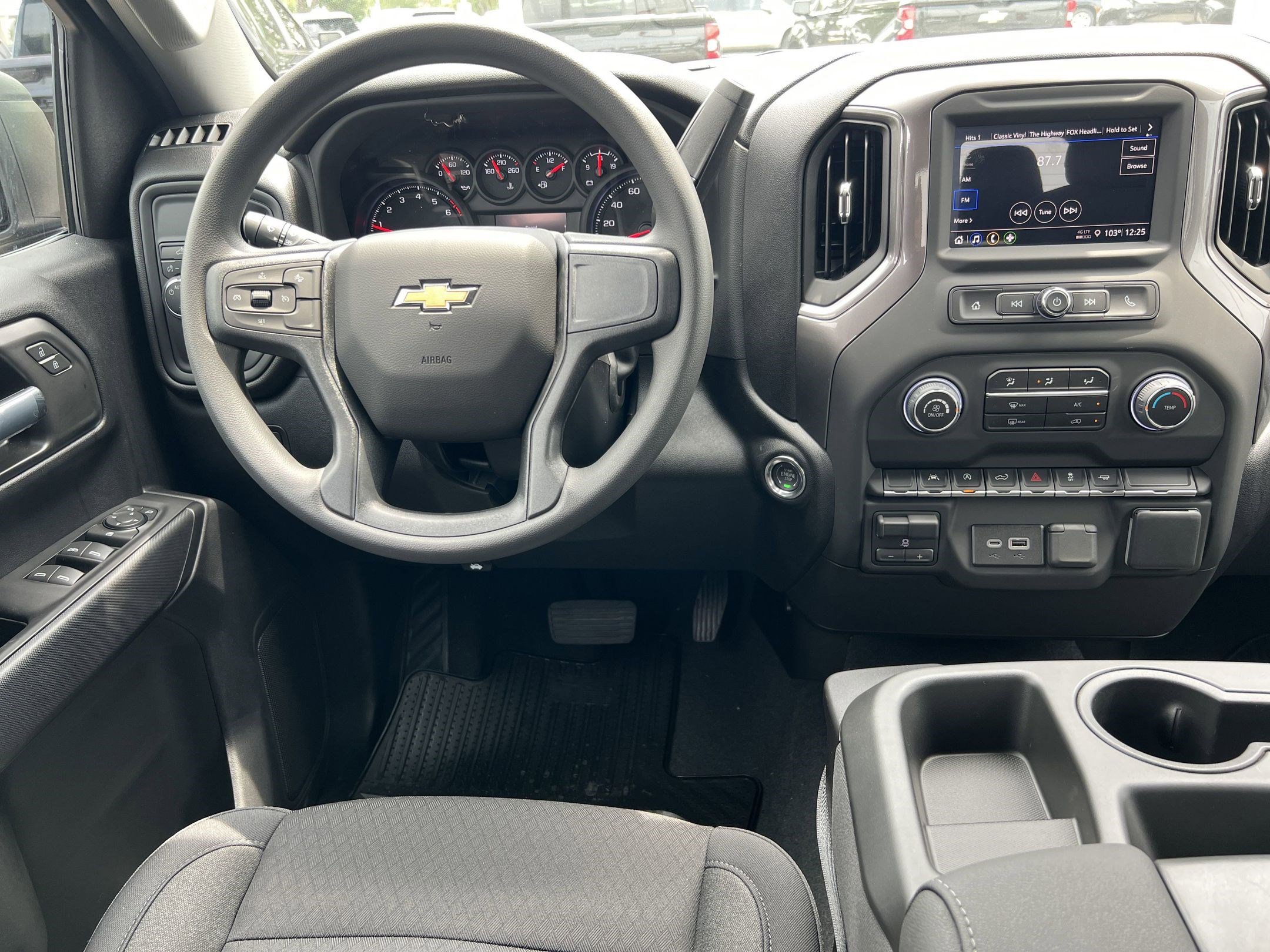 2025 Chevrolet Silverado 1500 Custom photo 3