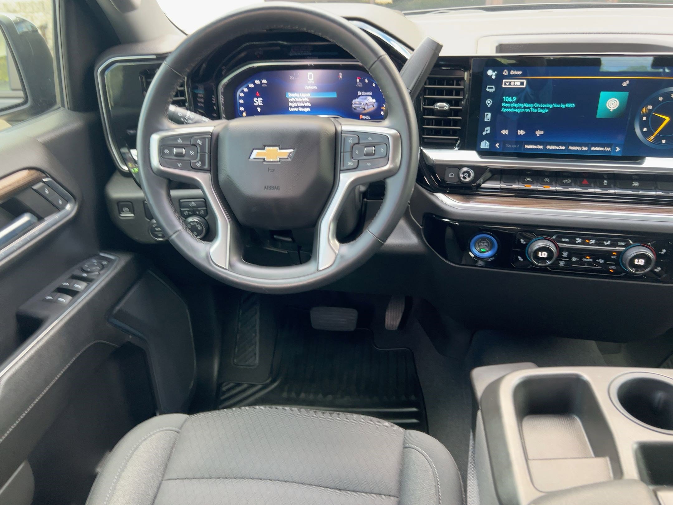 2023 Chevrolet Silverado 1500 LT photo 3