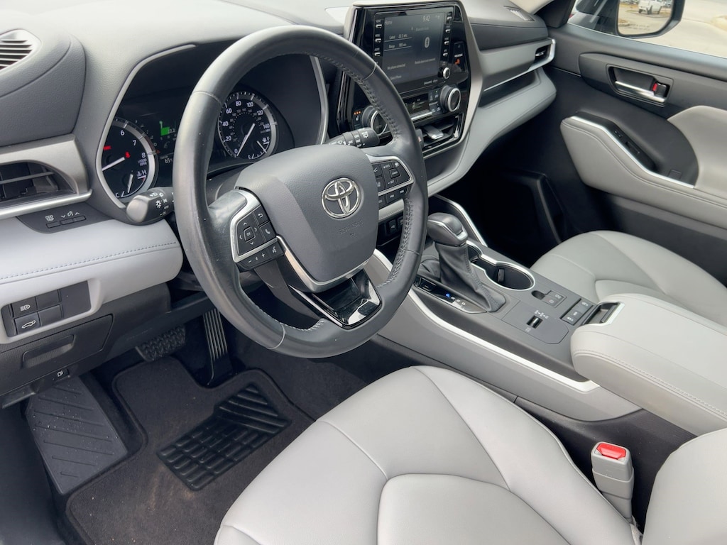 Used 2021 Toyota Highlander XLE