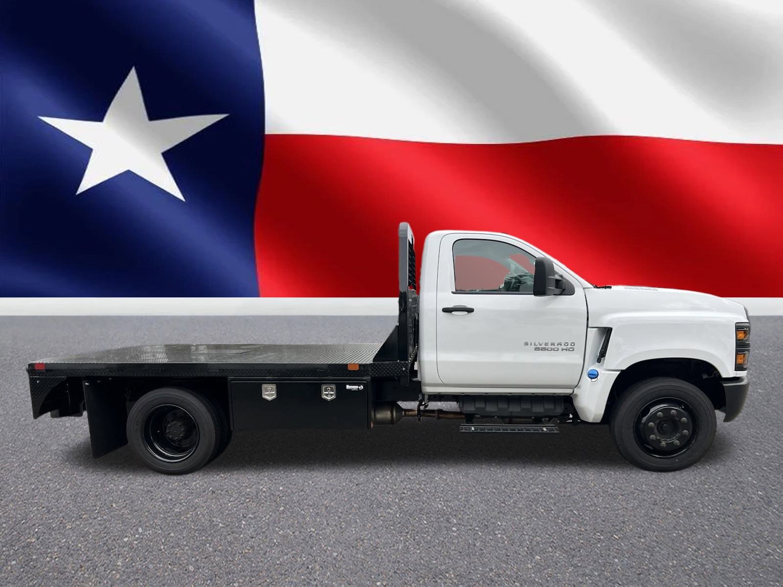 2023 Chevrolet Silverado 6500HD Work Truck photo 2