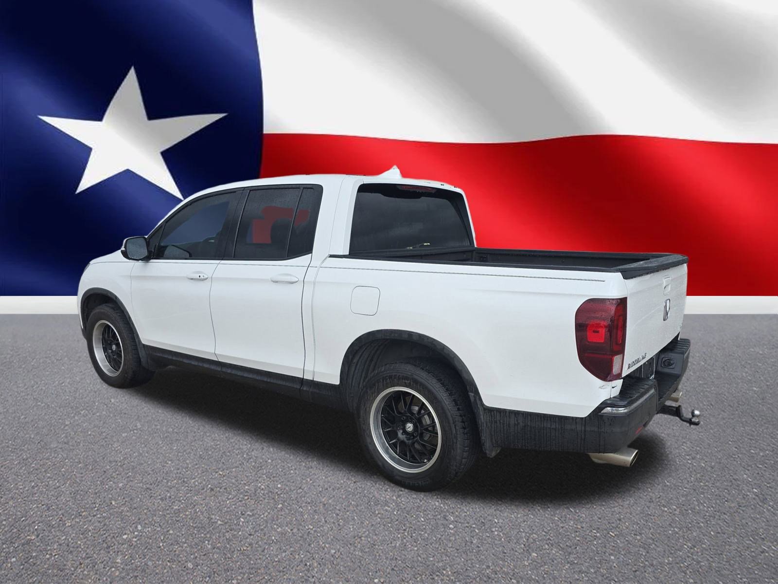 2020 Honda Ridgeline Sport photo 2