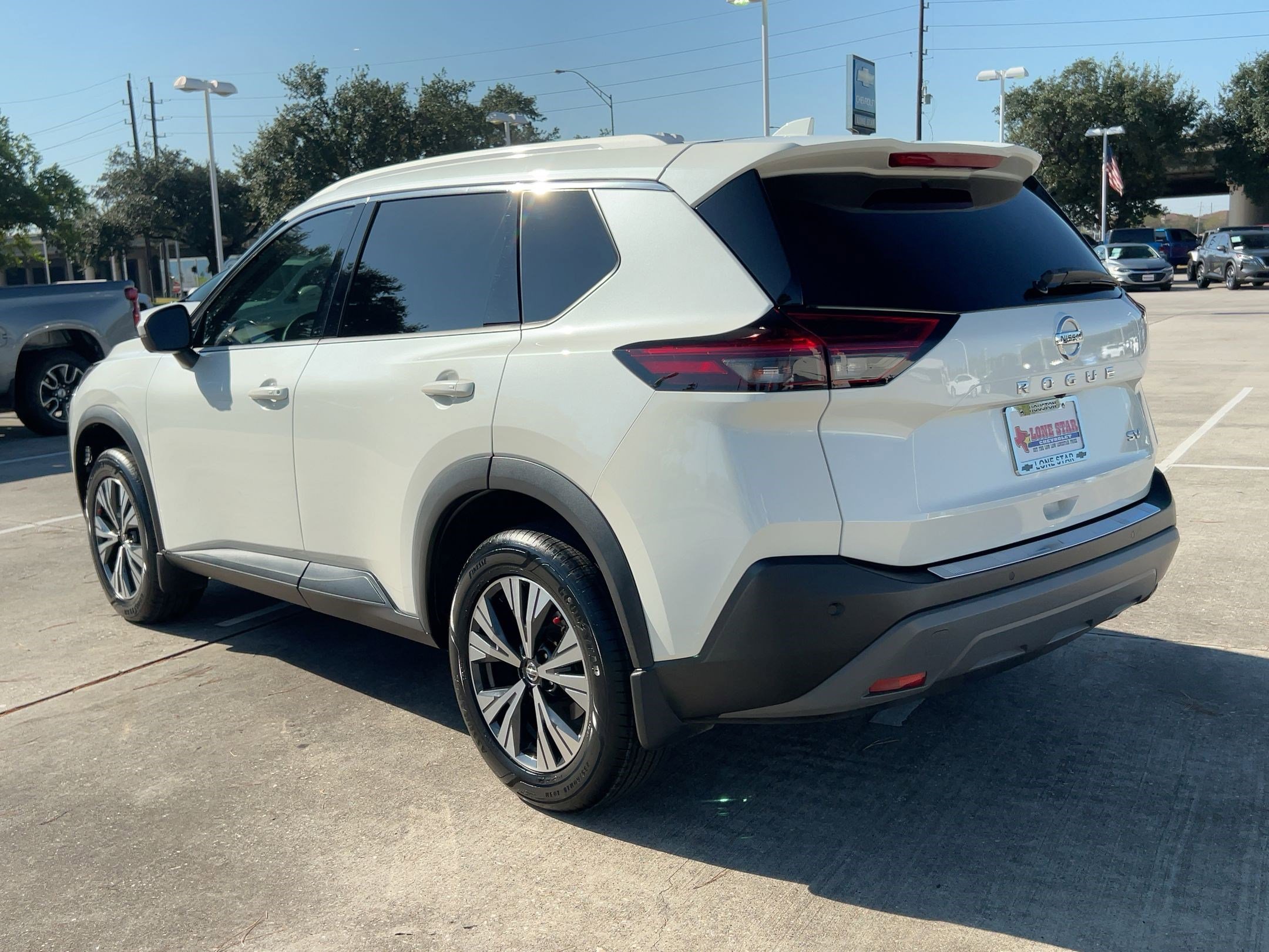 2021 Nissan Rogue SV photo 2