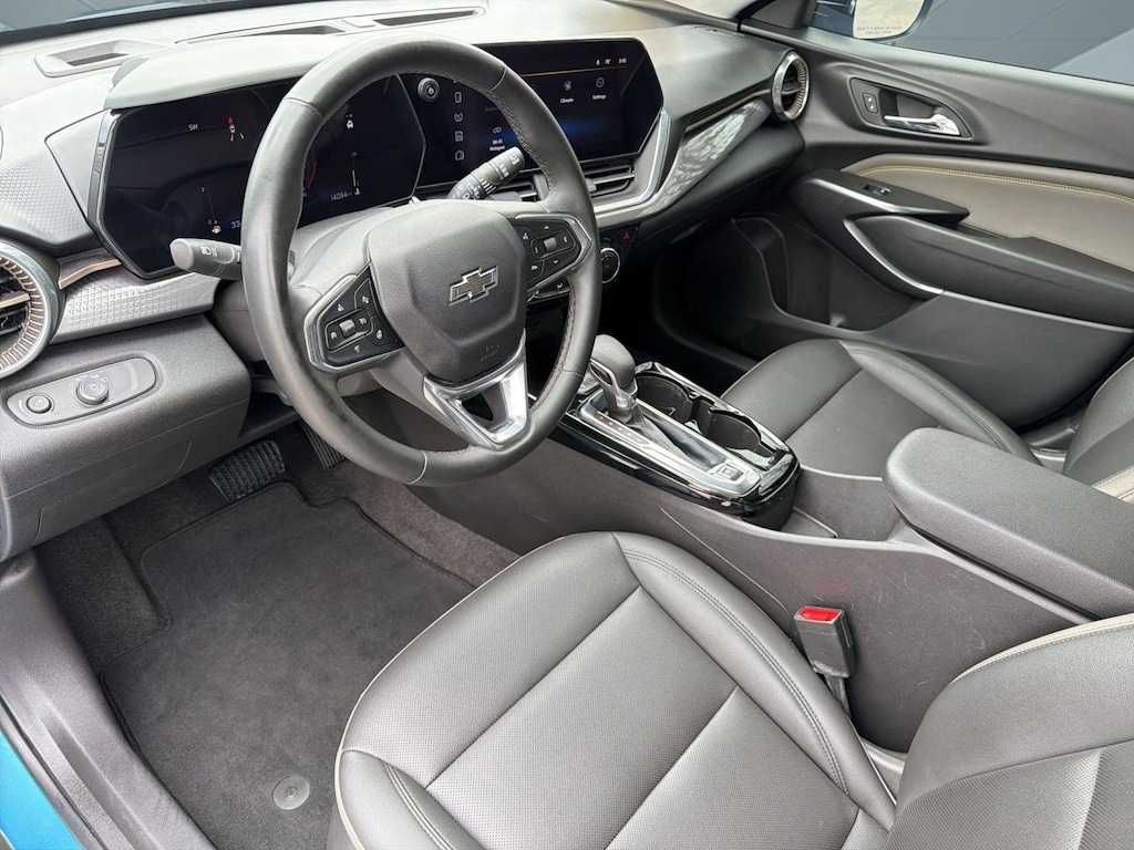 Used 2025 Chevrolet Trax Activ SUV