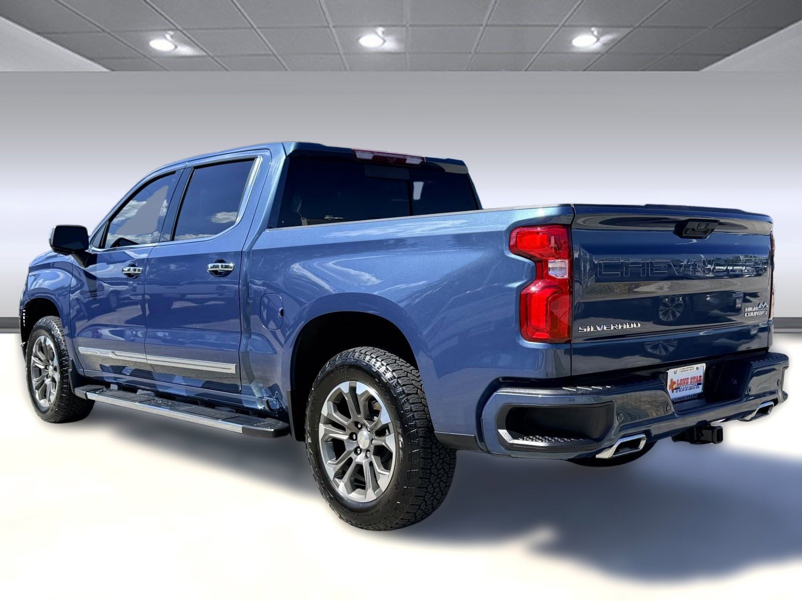 2024 Chevrolet Silverado 1500 High Country photo 2