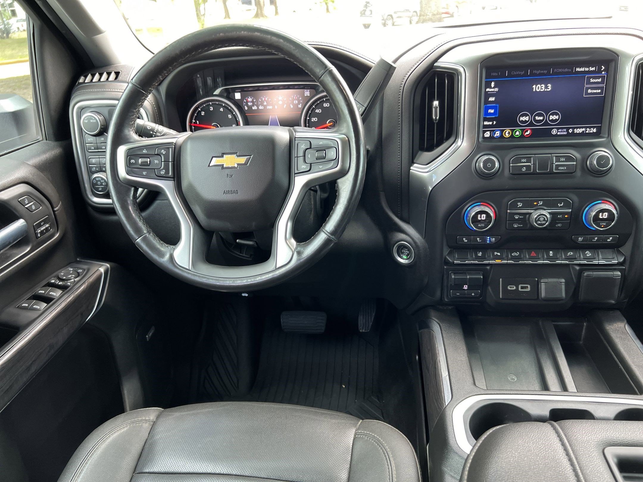 2022 Chevrolet Silverado 3500HD LTZ photo 4