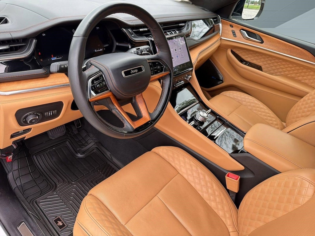 Used 2025 Jeep Grand Cherokee Summit Reserve 4x4 SUV