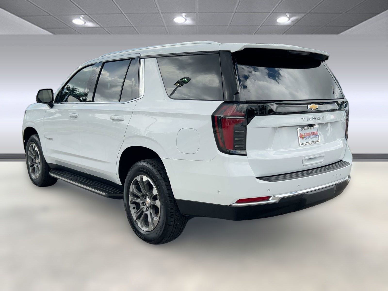 2025 Chevrolet Tahoe LS photo 2