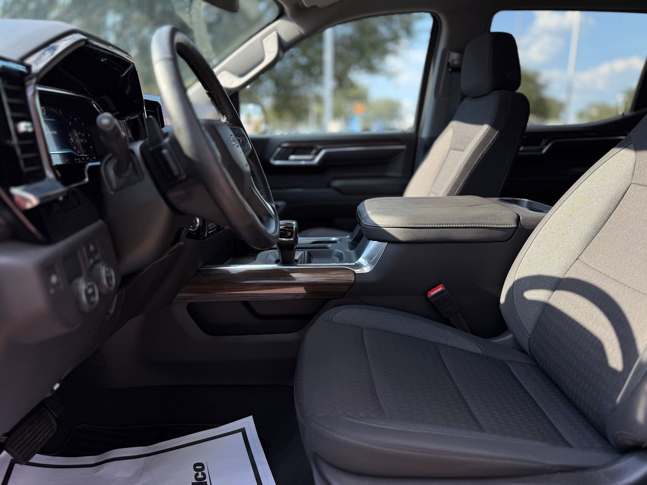 2024 Chevrolet Silverado 1500 RST photo 4