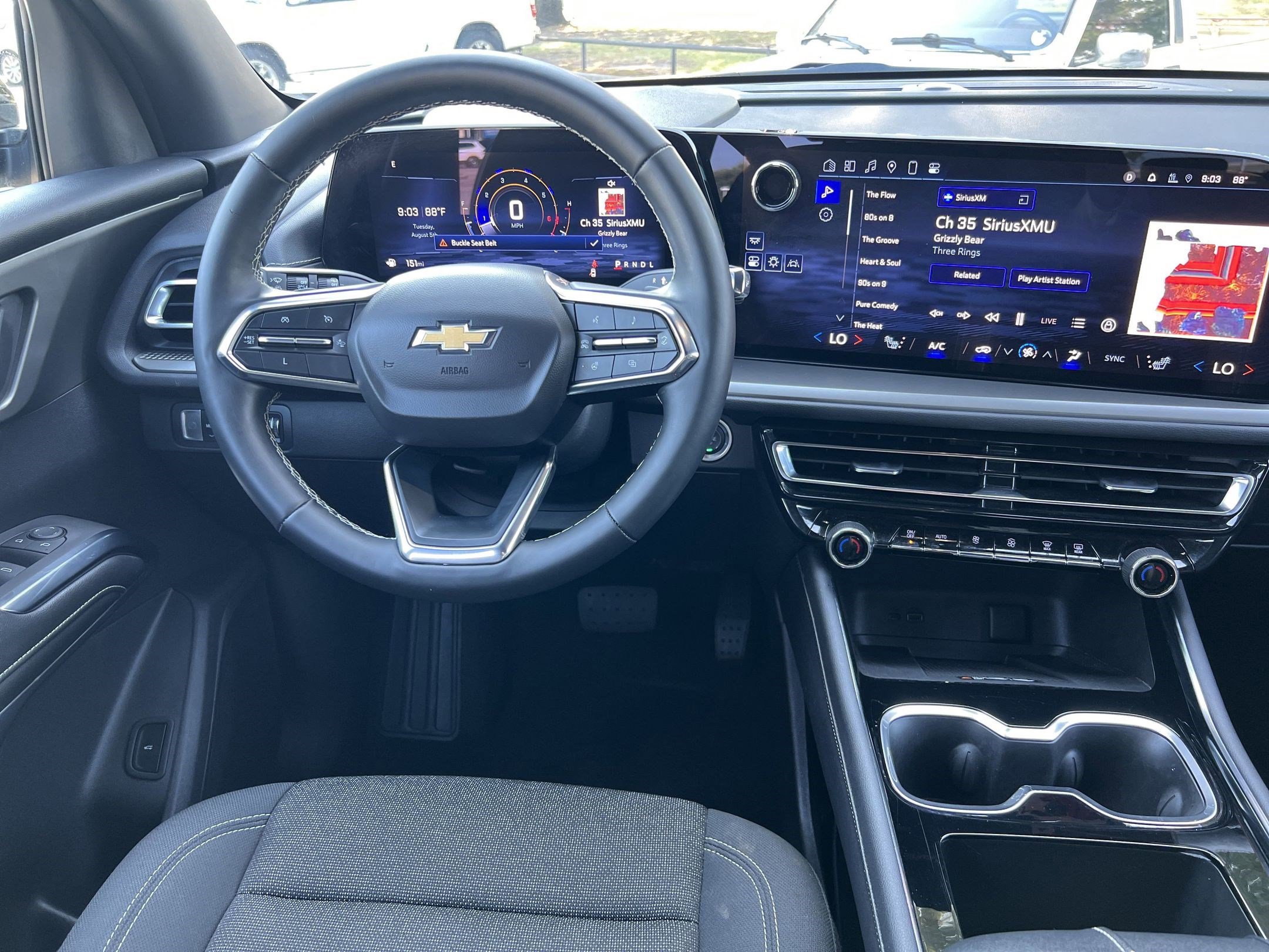 2025 Chevrolet Traverse photo 4