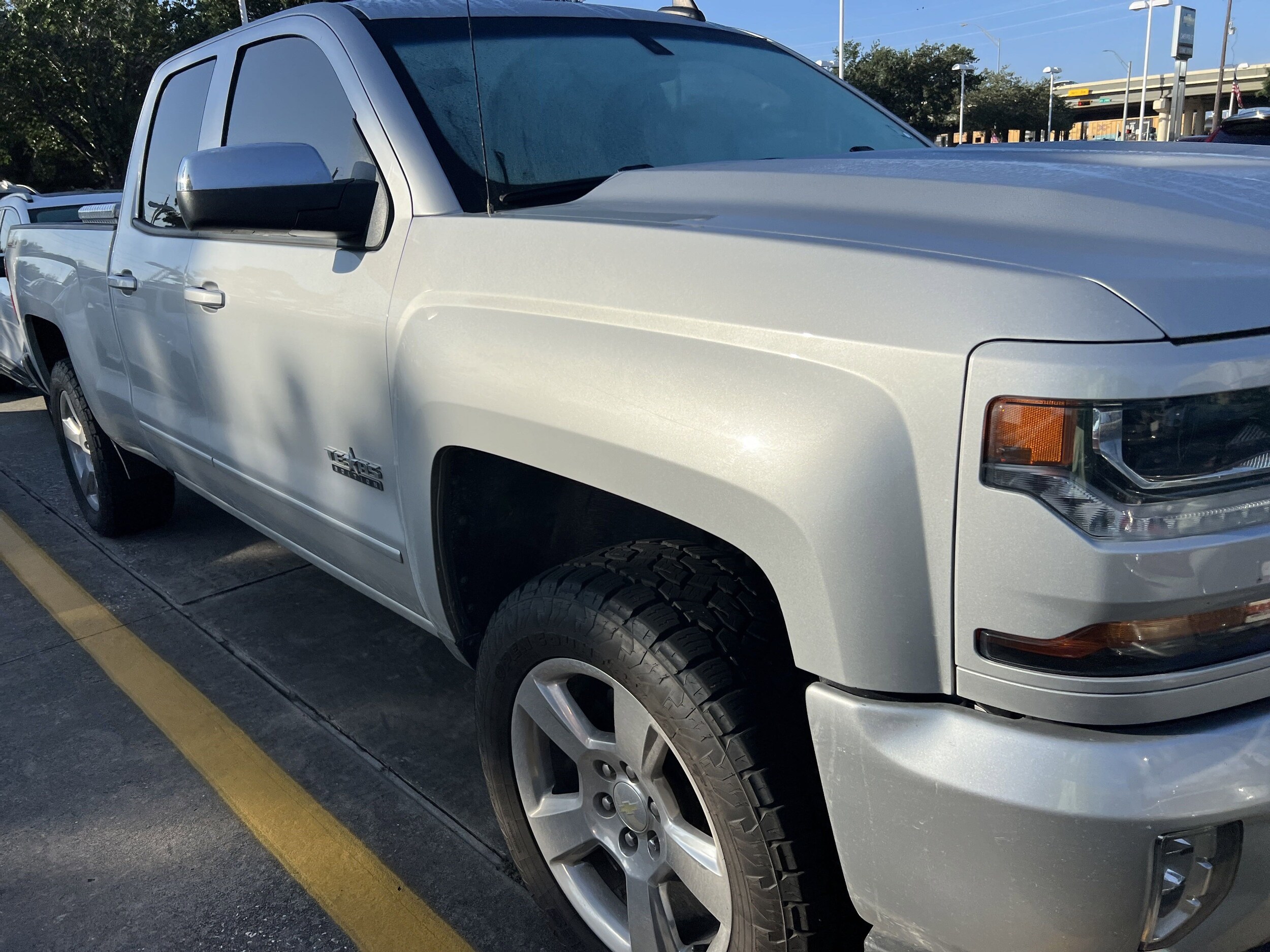 2017 Chevrolet Silverado 1500 LT photo 3