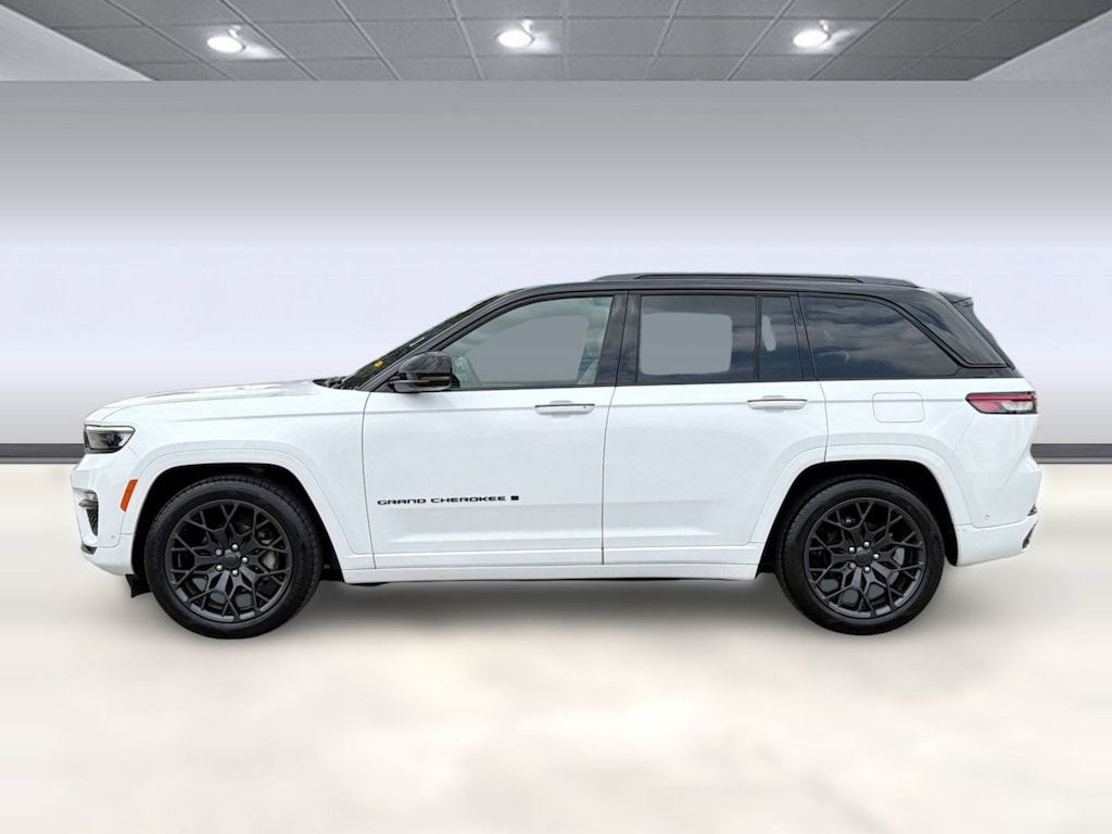 Used 2025 Jeep Grand Cherokee Summit Reserve 4x4 SUV