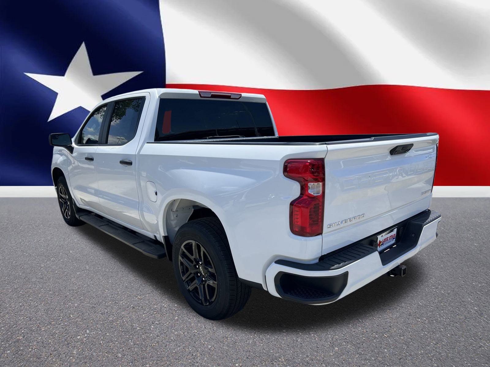 2025 Chevrolet Silverado 1500 Custom photo 2