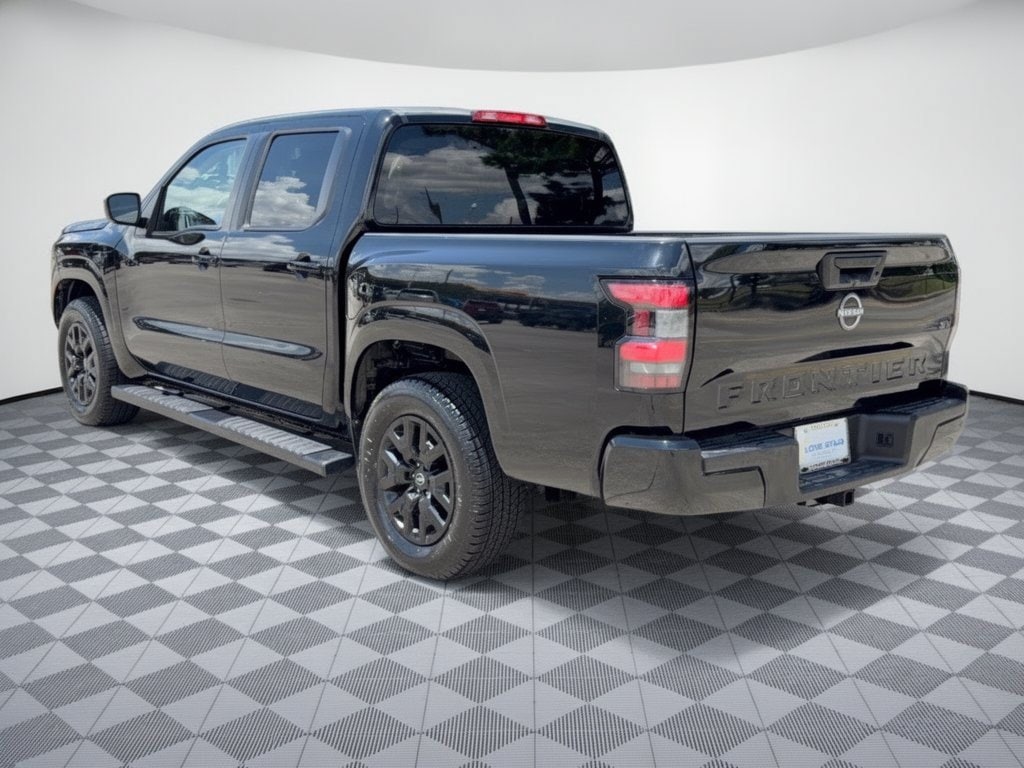 Used 2022 Nissan Frontier Crew Cab SV 4x2 Truck