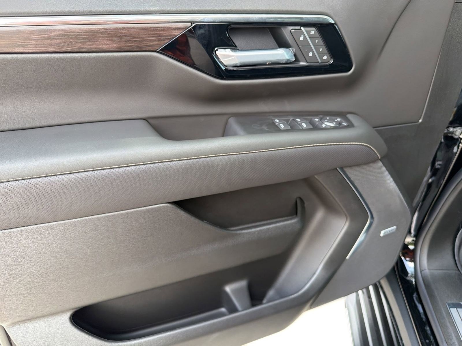 2026 Chevrolet Tahoe Premier - Photo 12