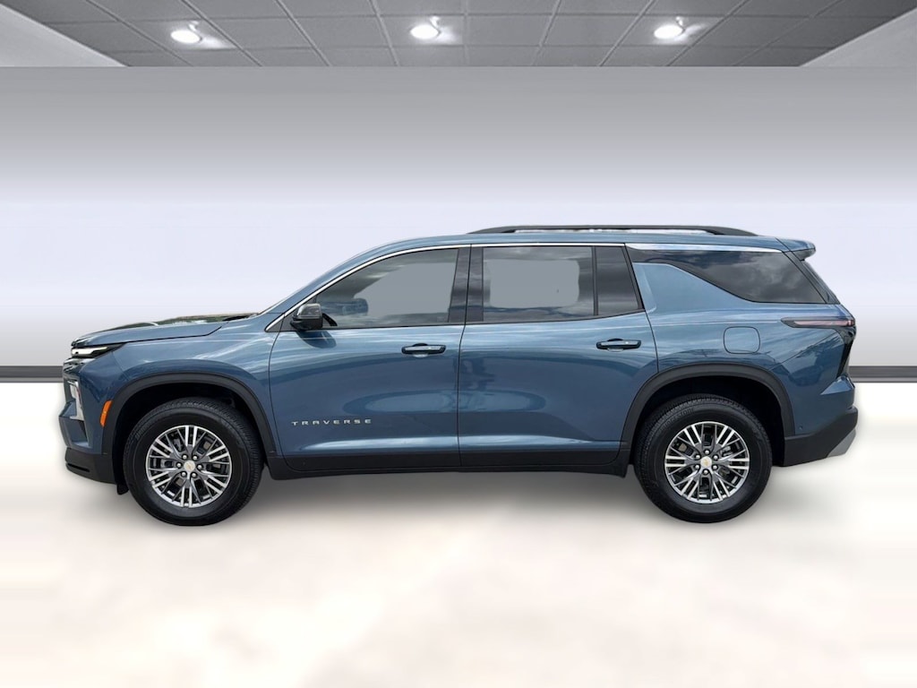 Used 2025 Chevrolet Traverse LT SUV