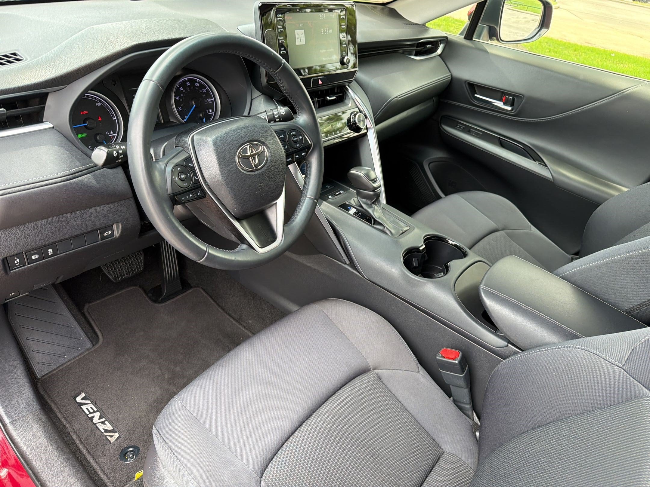 Venza LE SUV