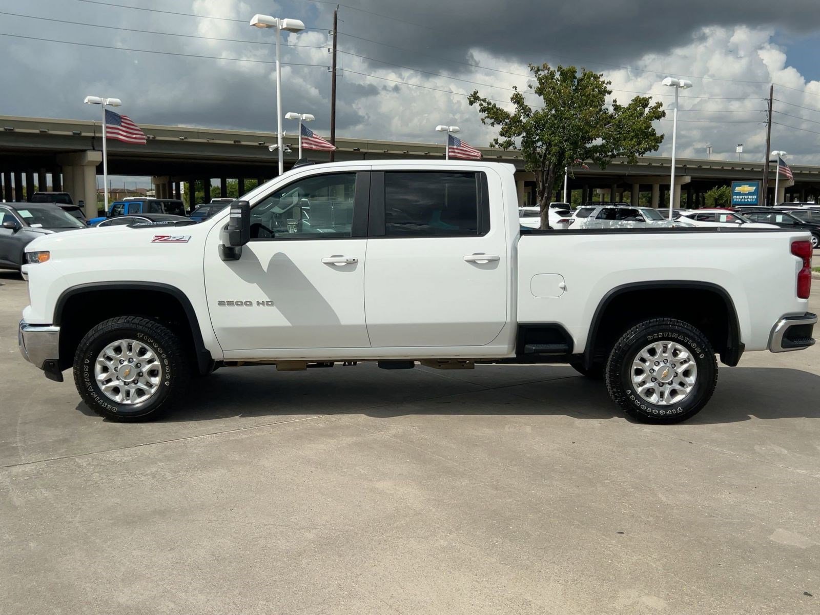 2024 Chevrolet Silverado 2500HD LT photo 2