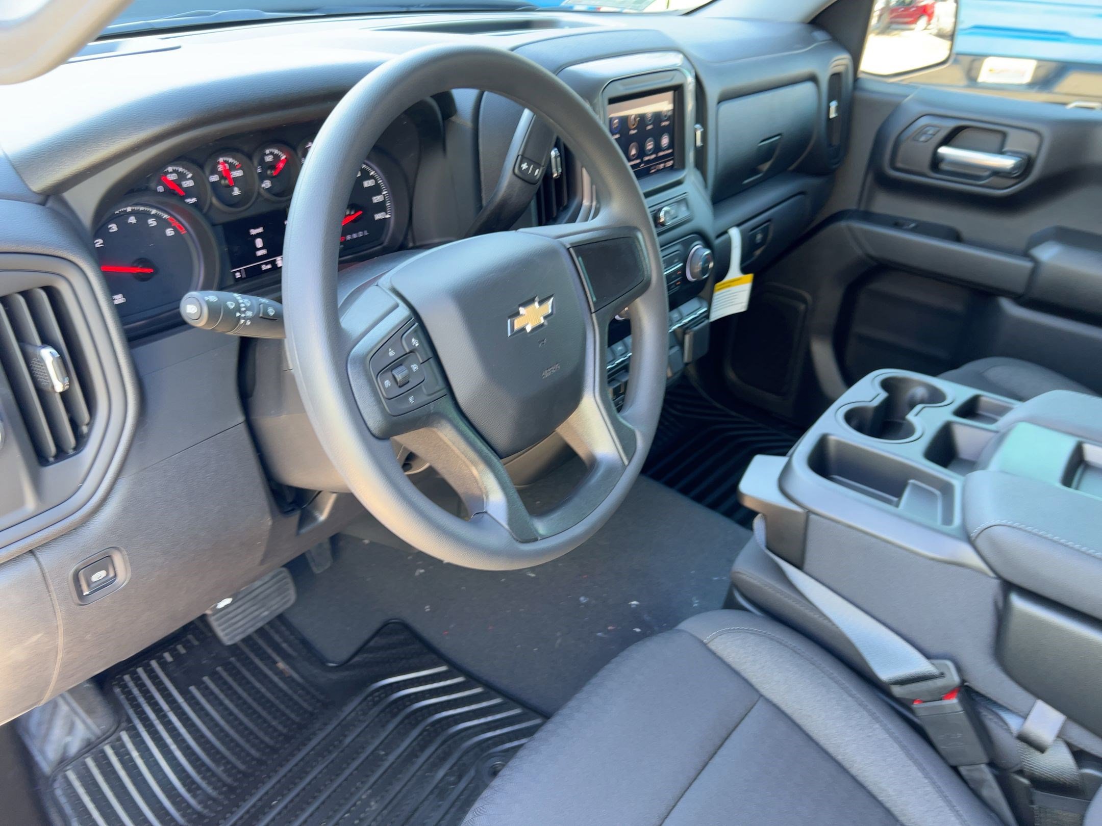 2026 Chevrolet Silverado 1500 Custom photo 3