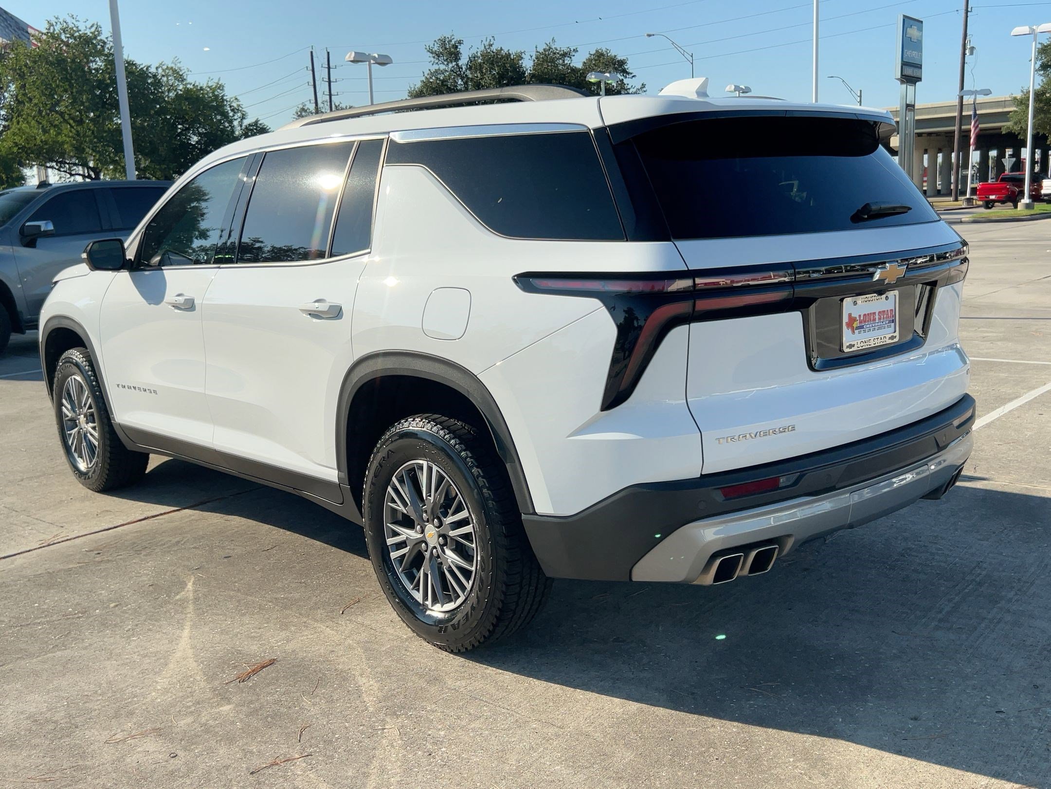 2024 Chevrolet Traverse photo 3