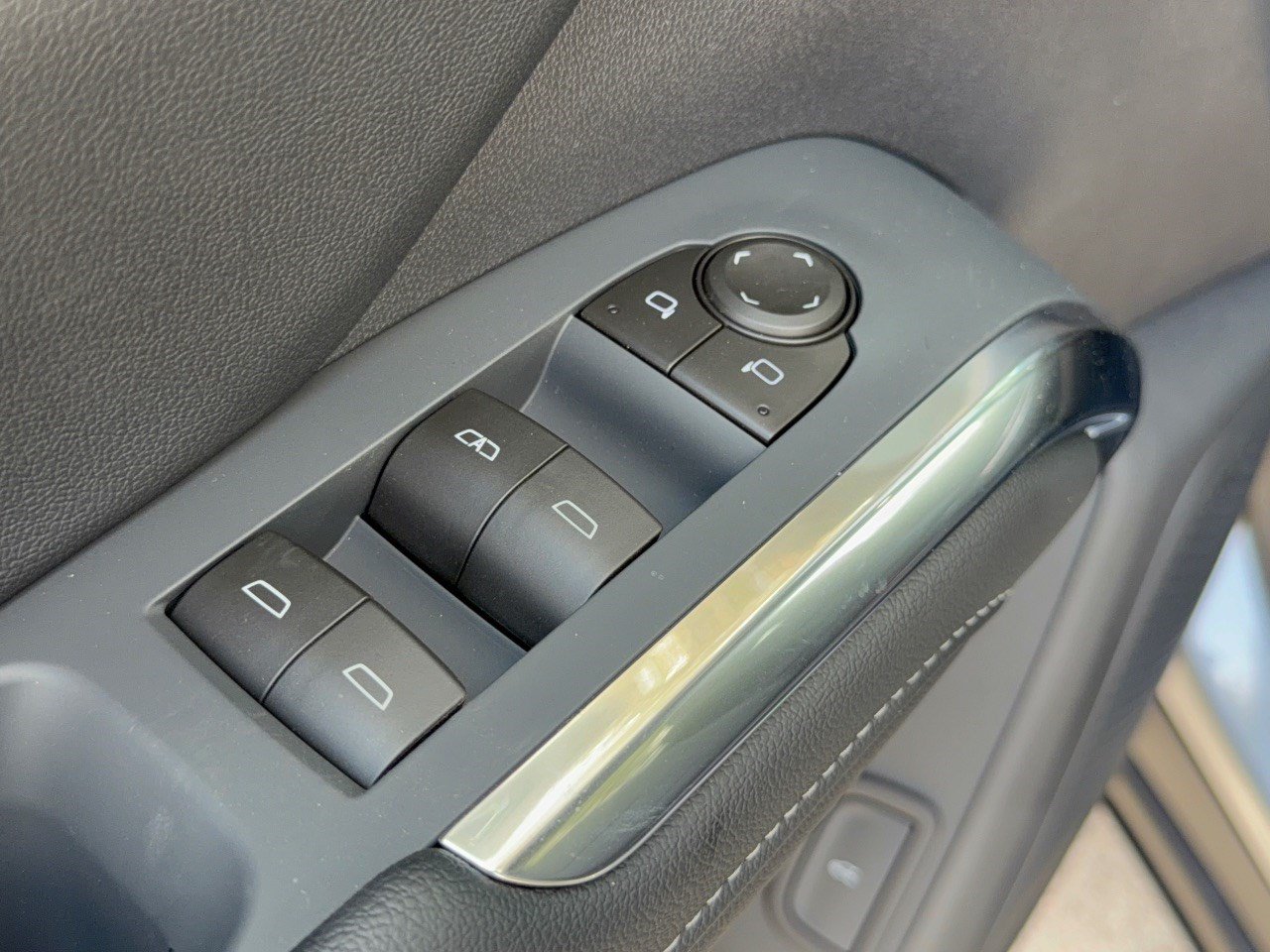 2027 Chevrolet Traverse LT - Photo 15
