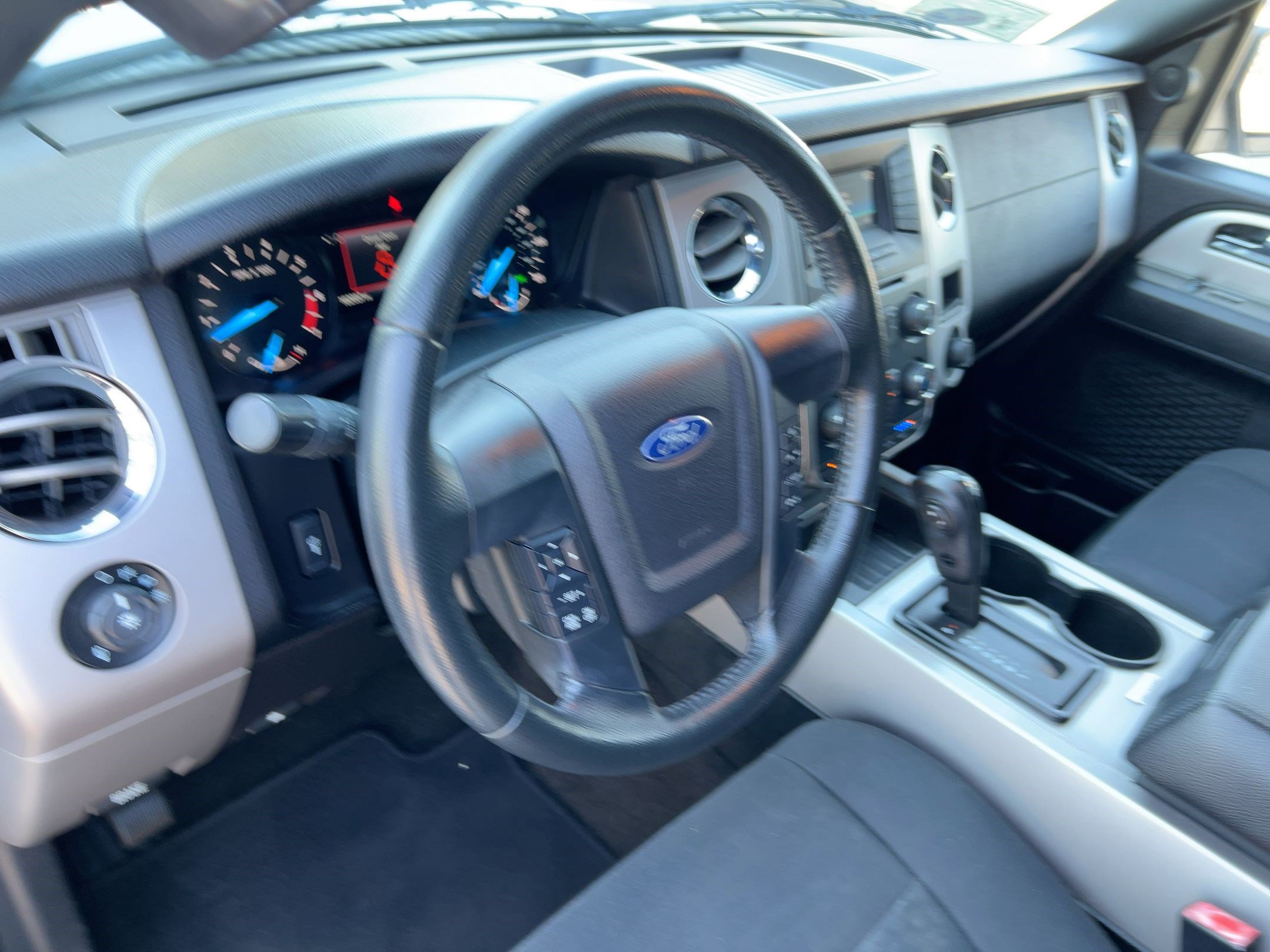 2017 Ford Expedition XLT photo 3