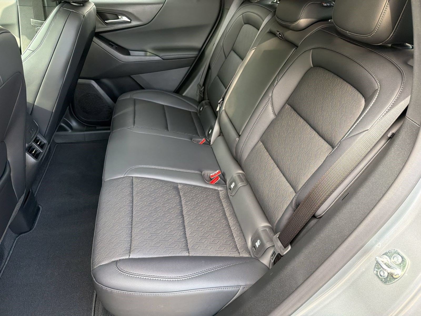 2027 Chevrolet Equinox LT - Photo 22