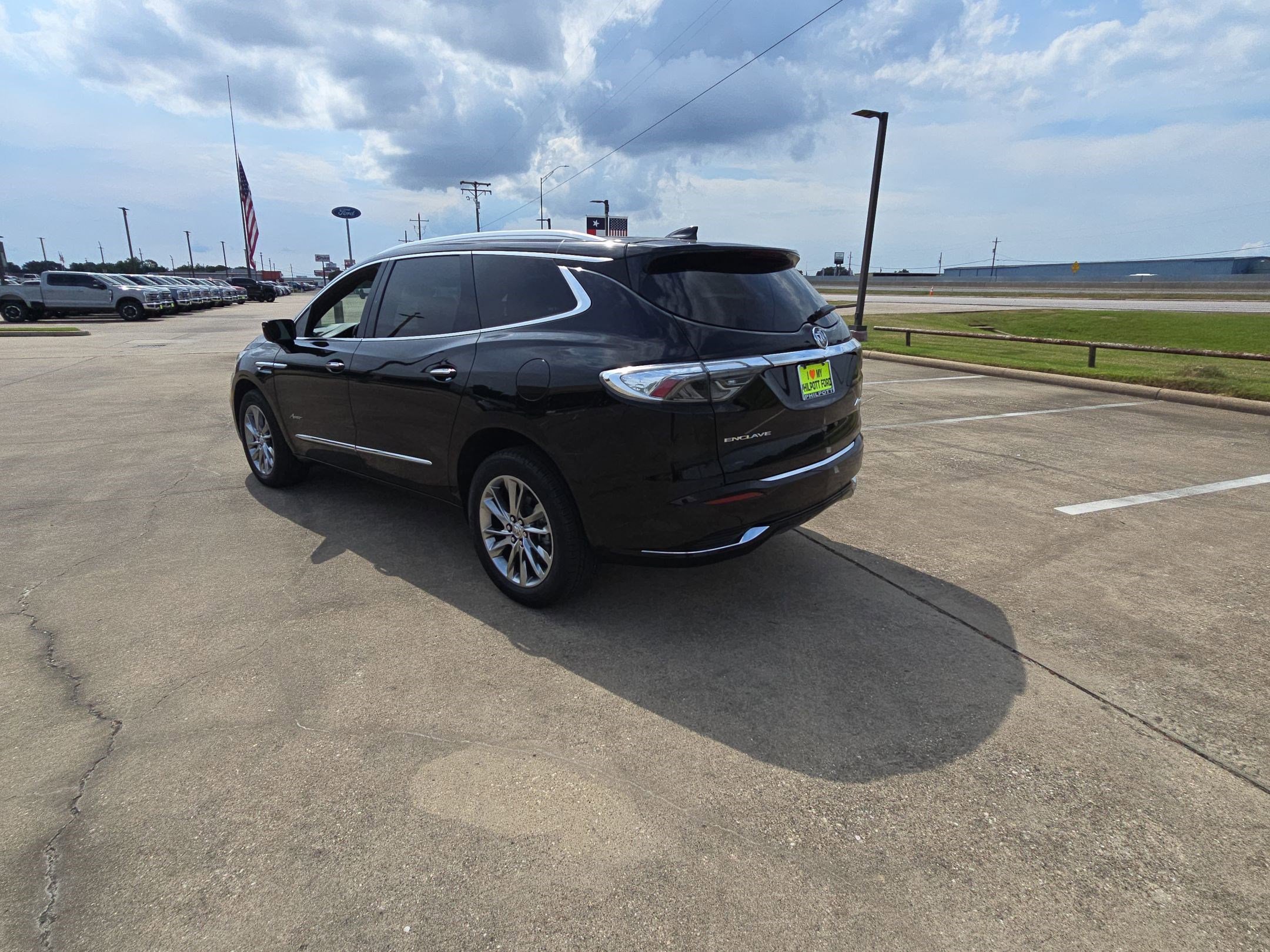 2024 Buick Enclave Avenir photo 2
