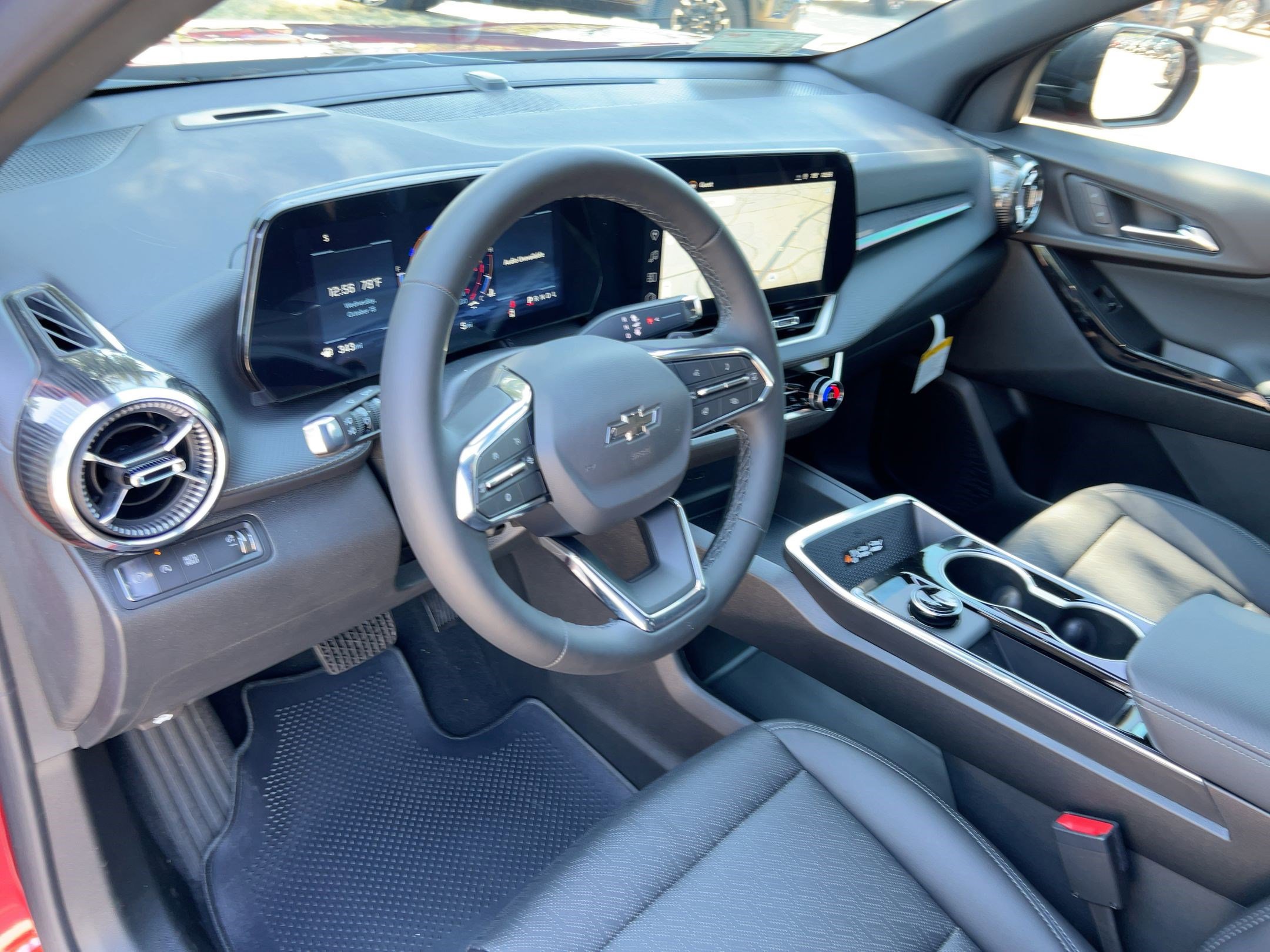 2026 Chevrolet Equinox LT photo 2