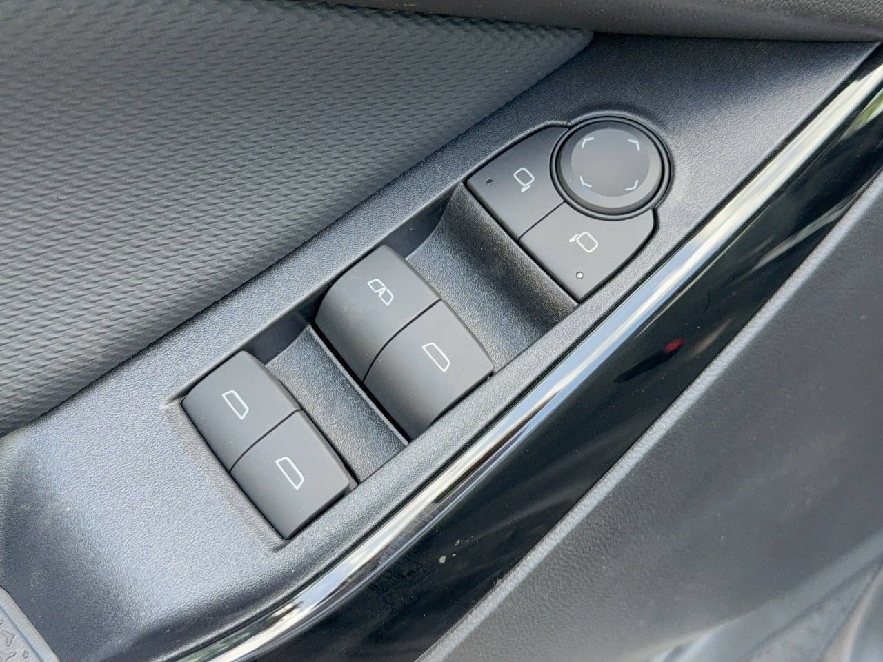 2027 Chevrolet Equinox LT - Photo 30