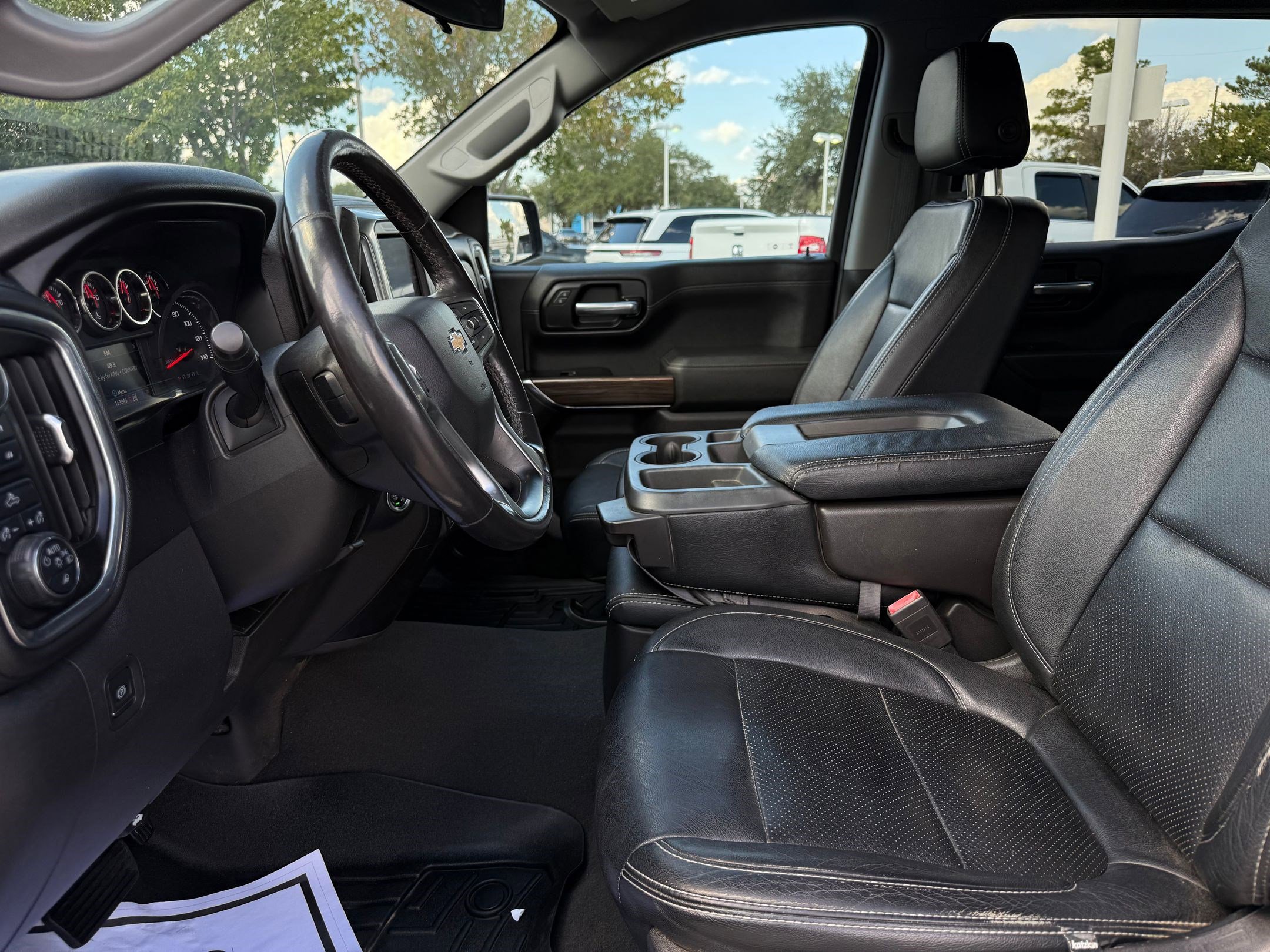 2019 Chevrolet Silverado 1500 LT photo 2