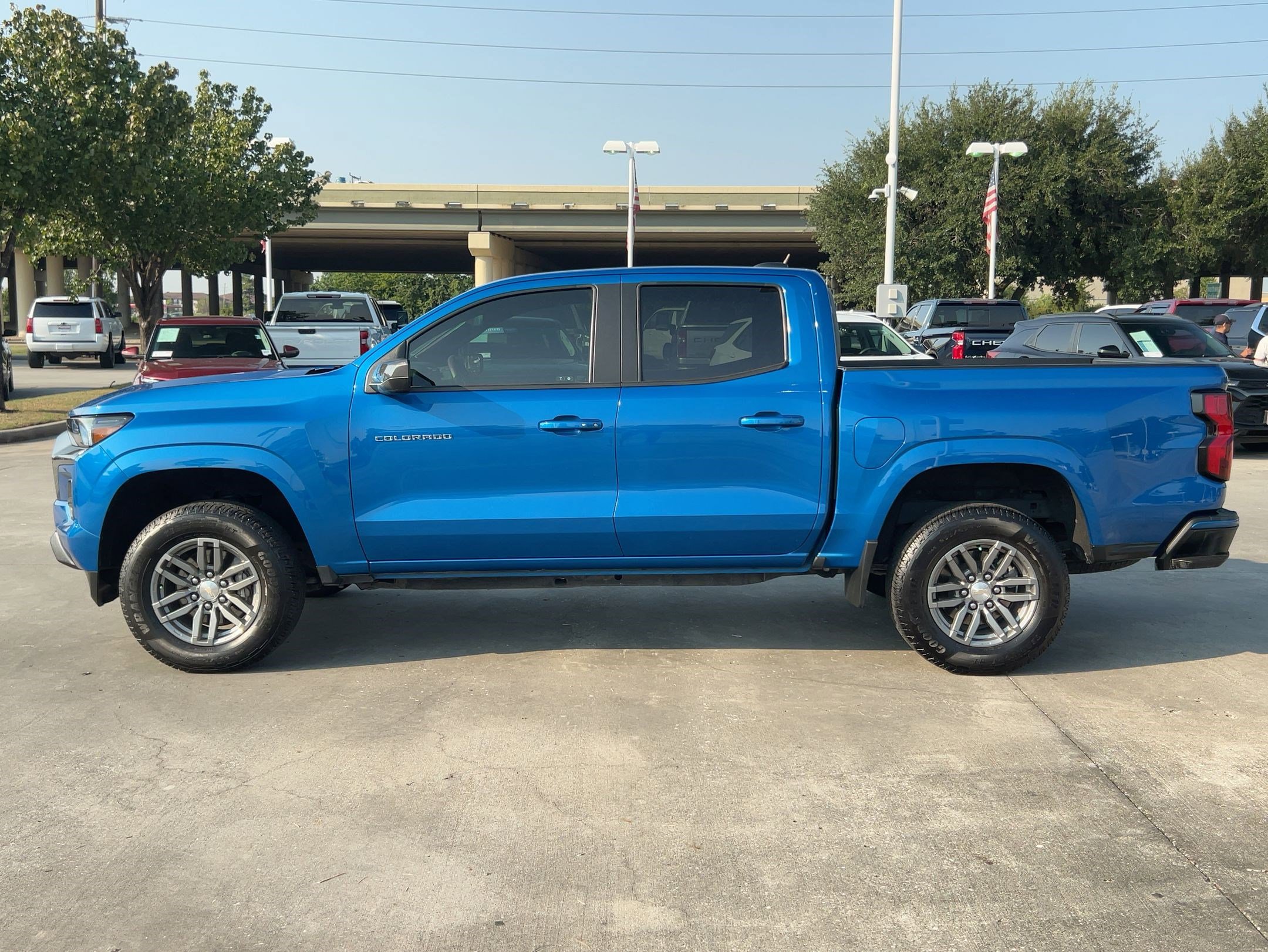 2024 Chevrolet Colorado LT photo 2