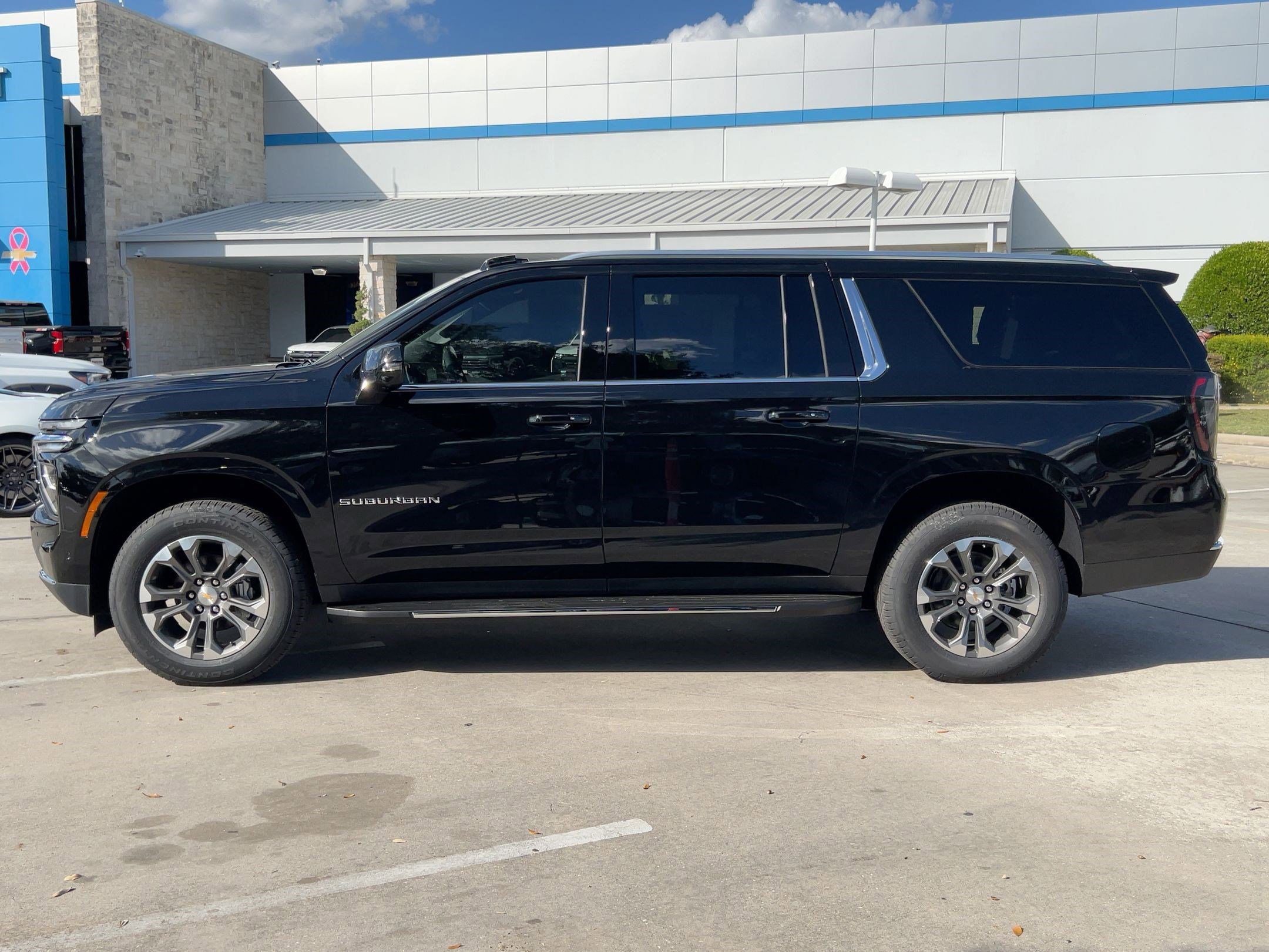 2026 Chevrolet Suburban LT photo 2