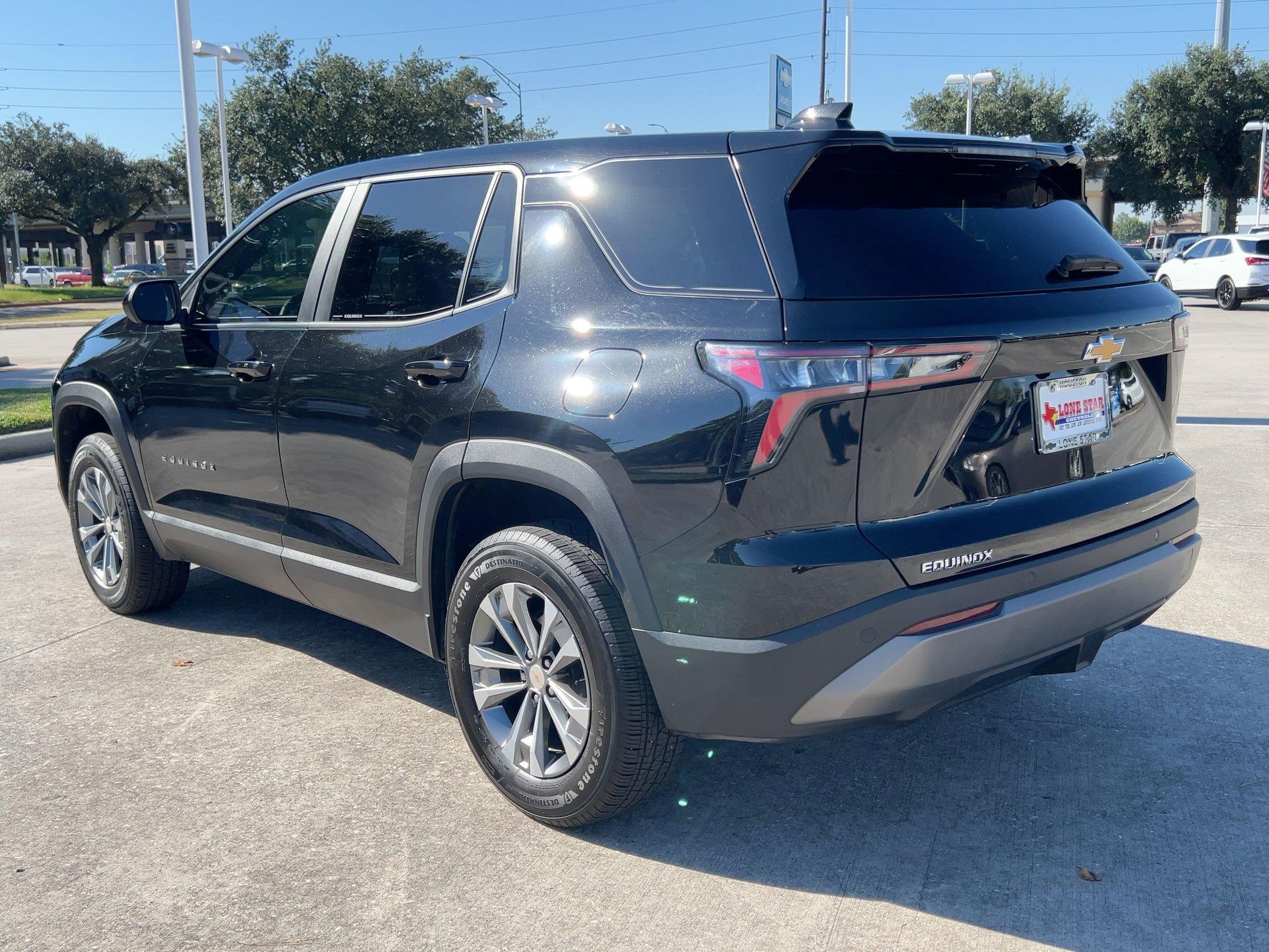 2025 Chevrolet Equinox LT photo 3