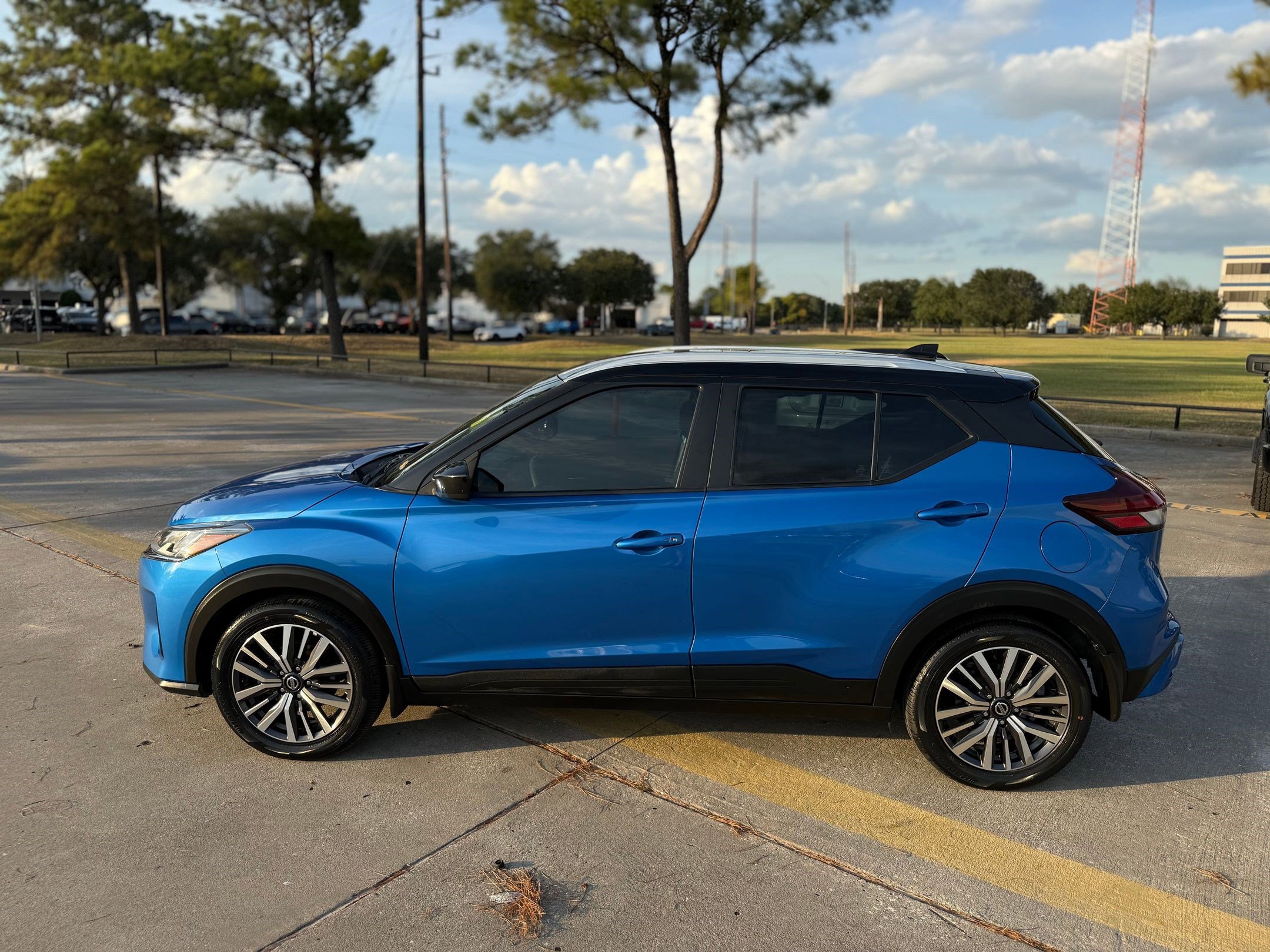 2021 Nissan Kicks SV photo 2