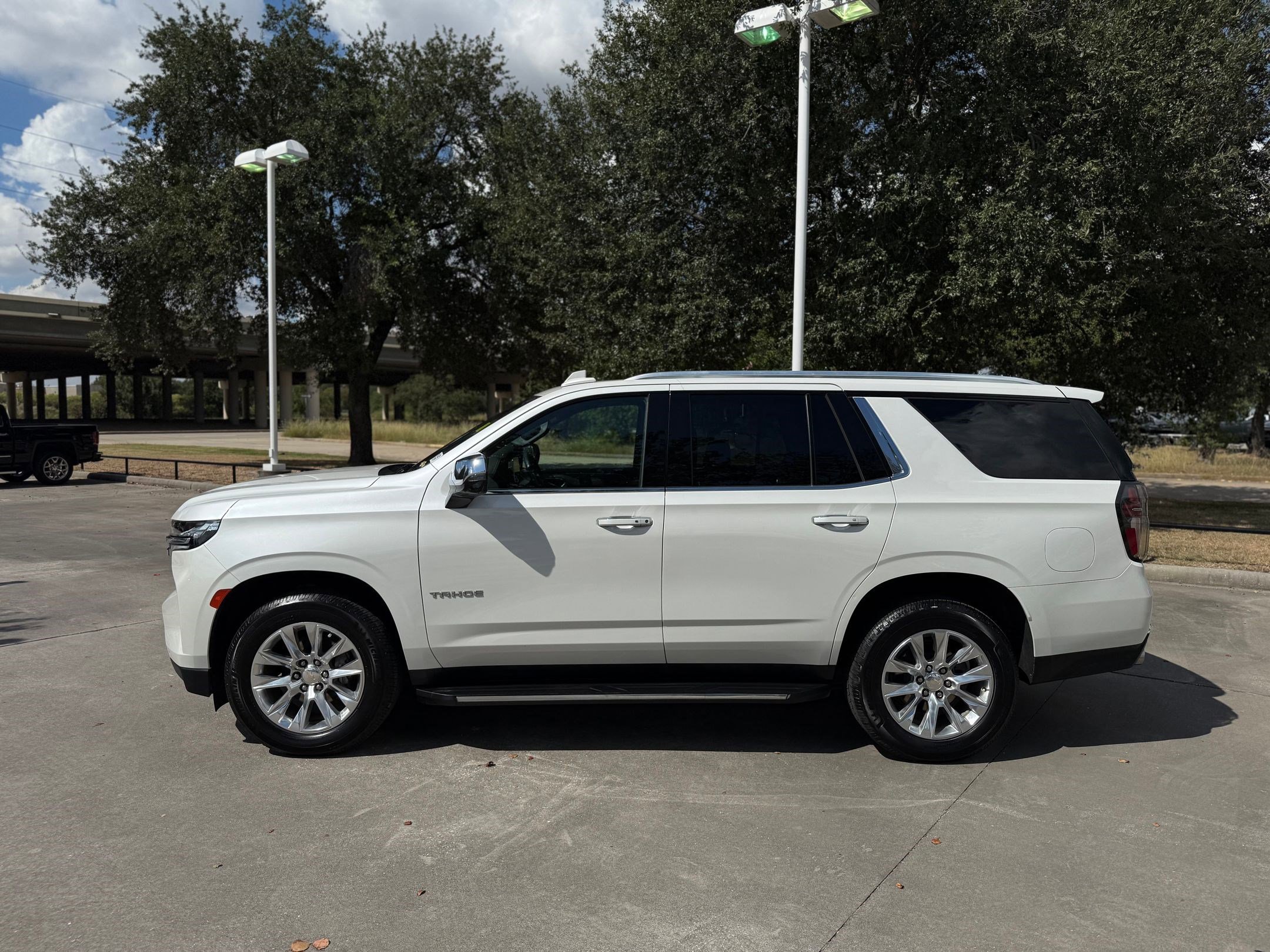 2022 Chevrolet Tahoe Premier photo 2