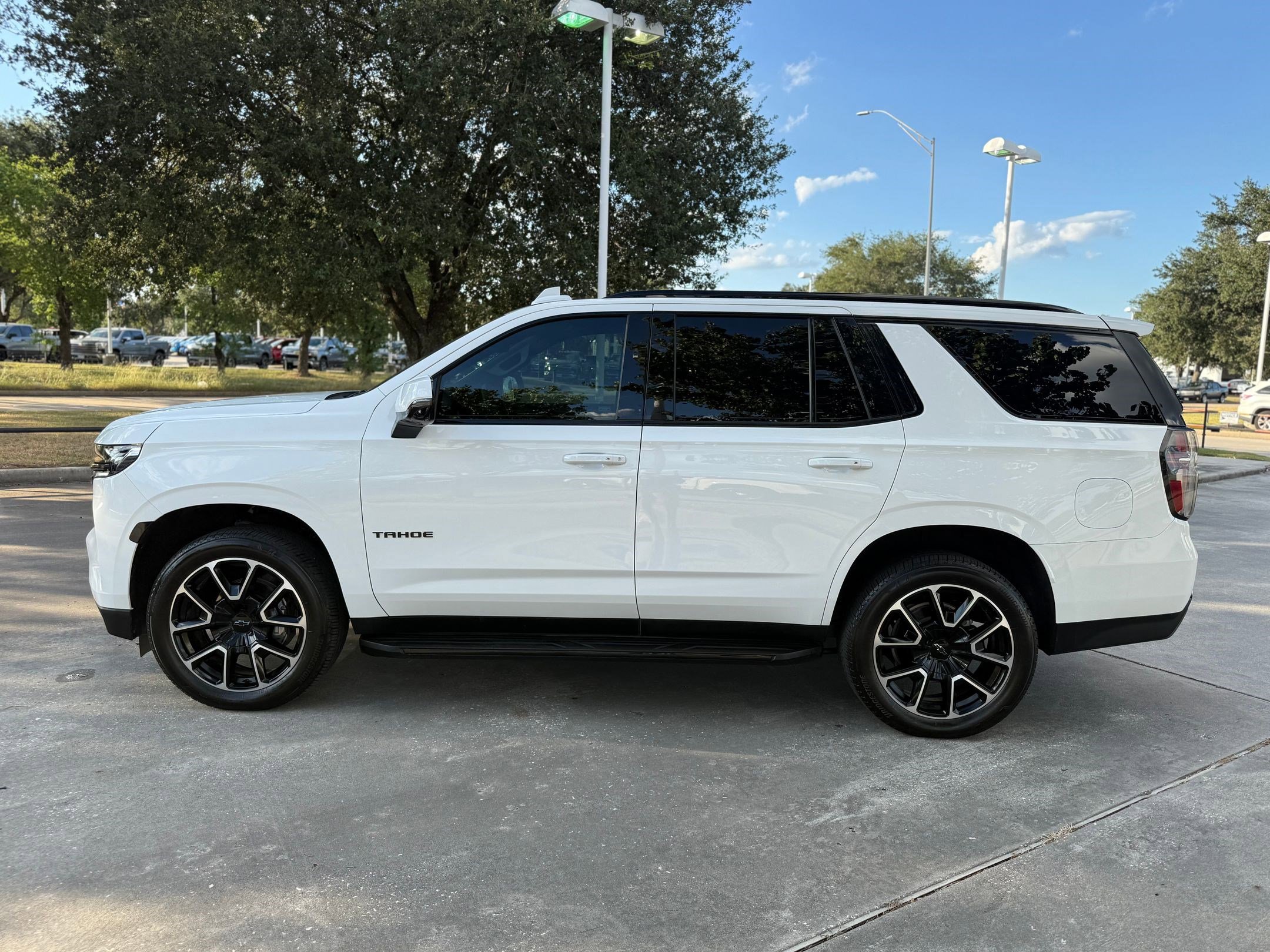 2023 Chevrolet Tahoe RST photo 2