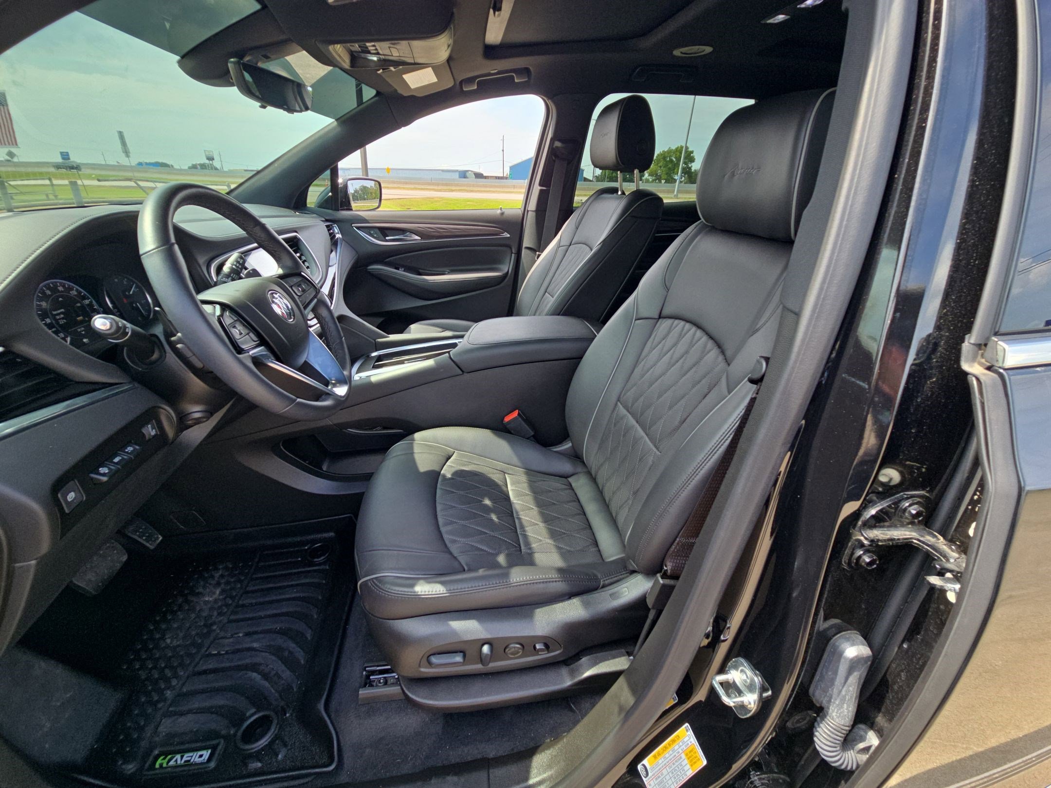 2024 Buick Enclave Avenir photo 3