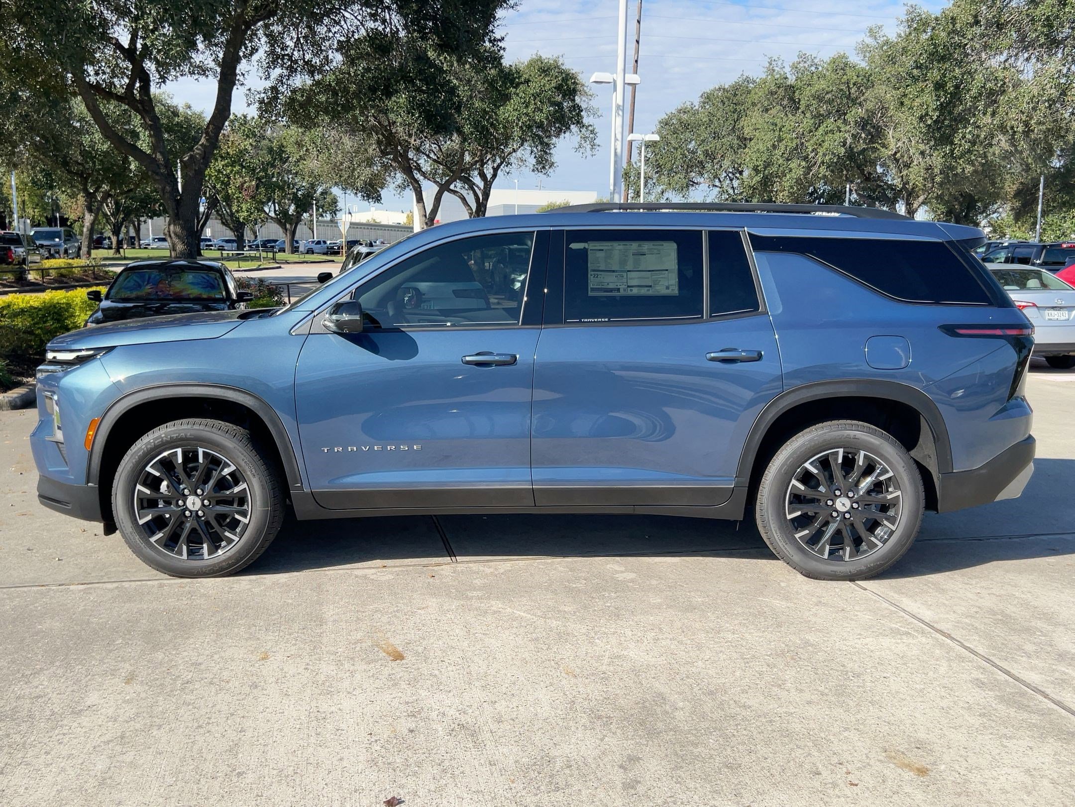 2026 Chevrolet Traverse photo 2