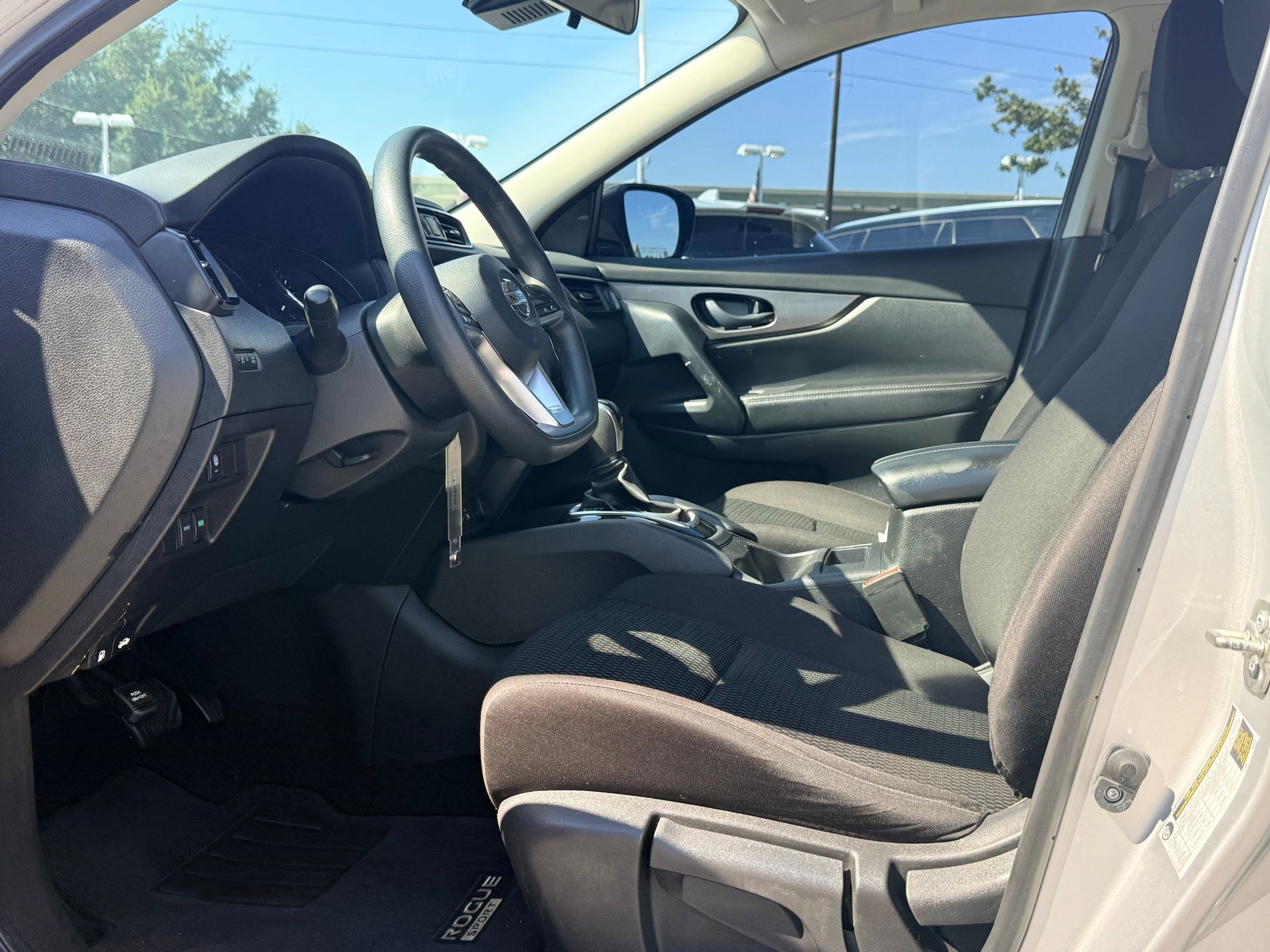 2020 Nissan Rogue Sport S photo 4