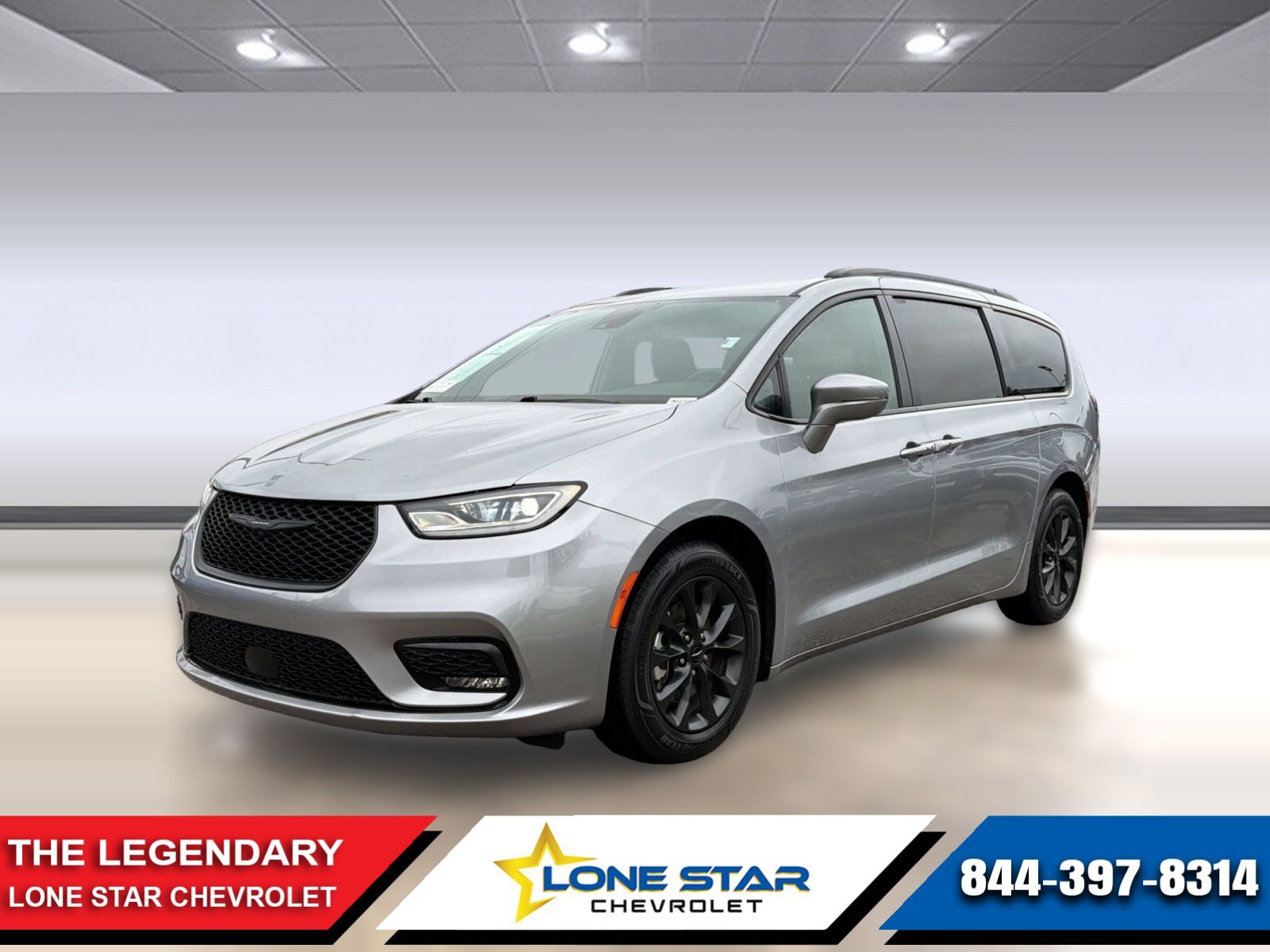 2021 Chrysler Pacifica Touring's photo