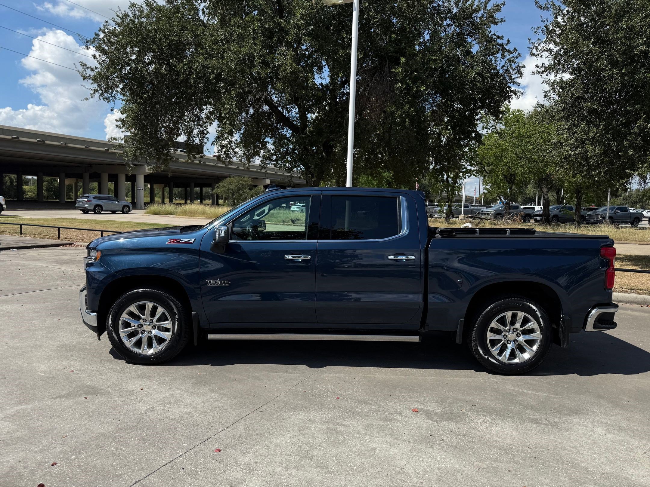 2022 Chevrolet Silverado 1500 LTZ photo 2