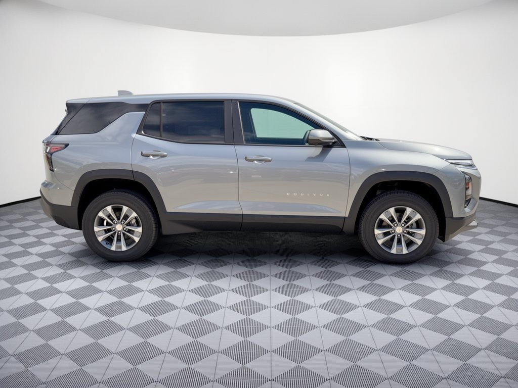 2027 Chevrolet Equinox LT - Photo 8