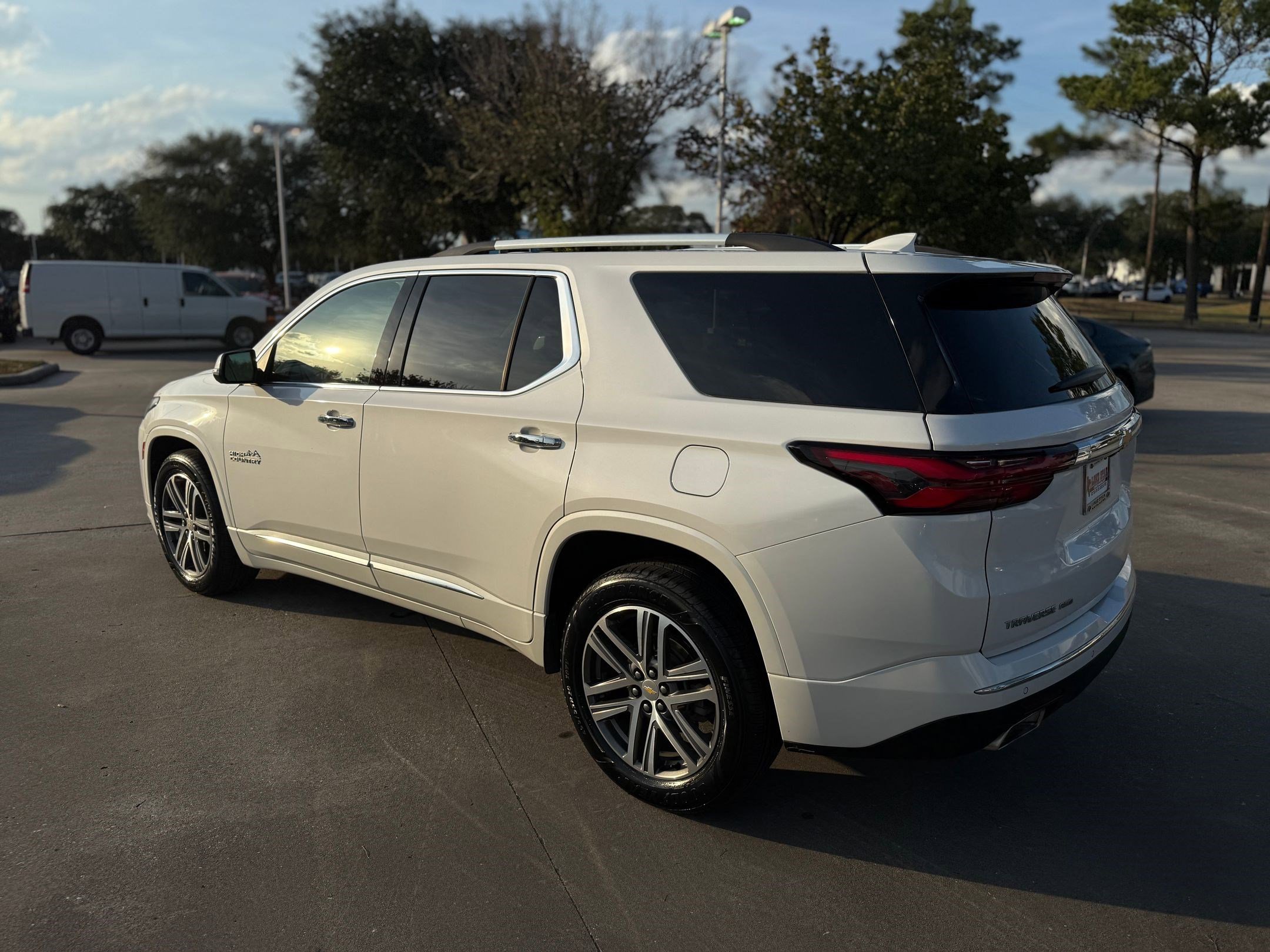 2023 Chevrolet Traverse High Country photo 2
