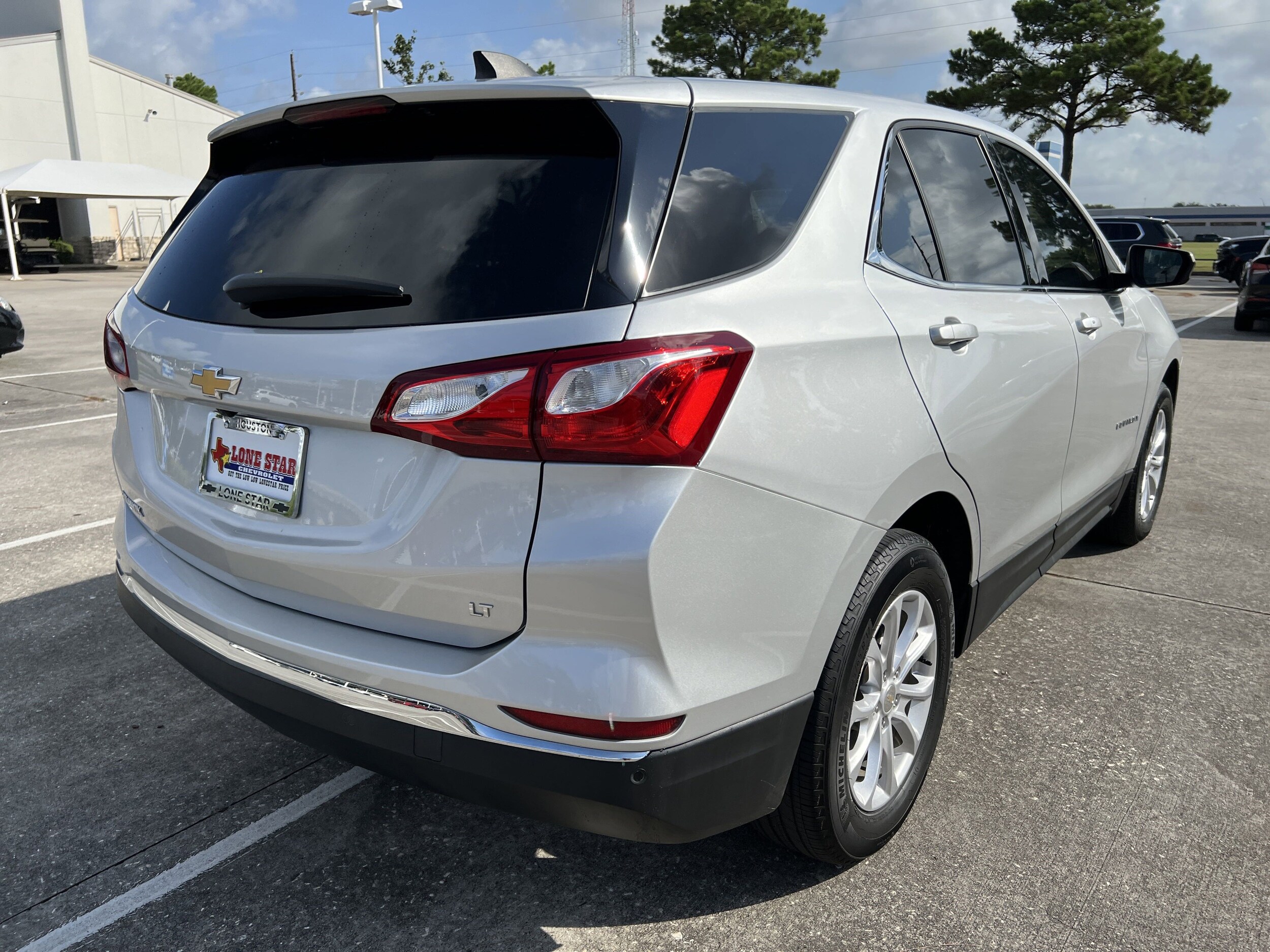 2020 Chevrolet Equinox LT photo 2