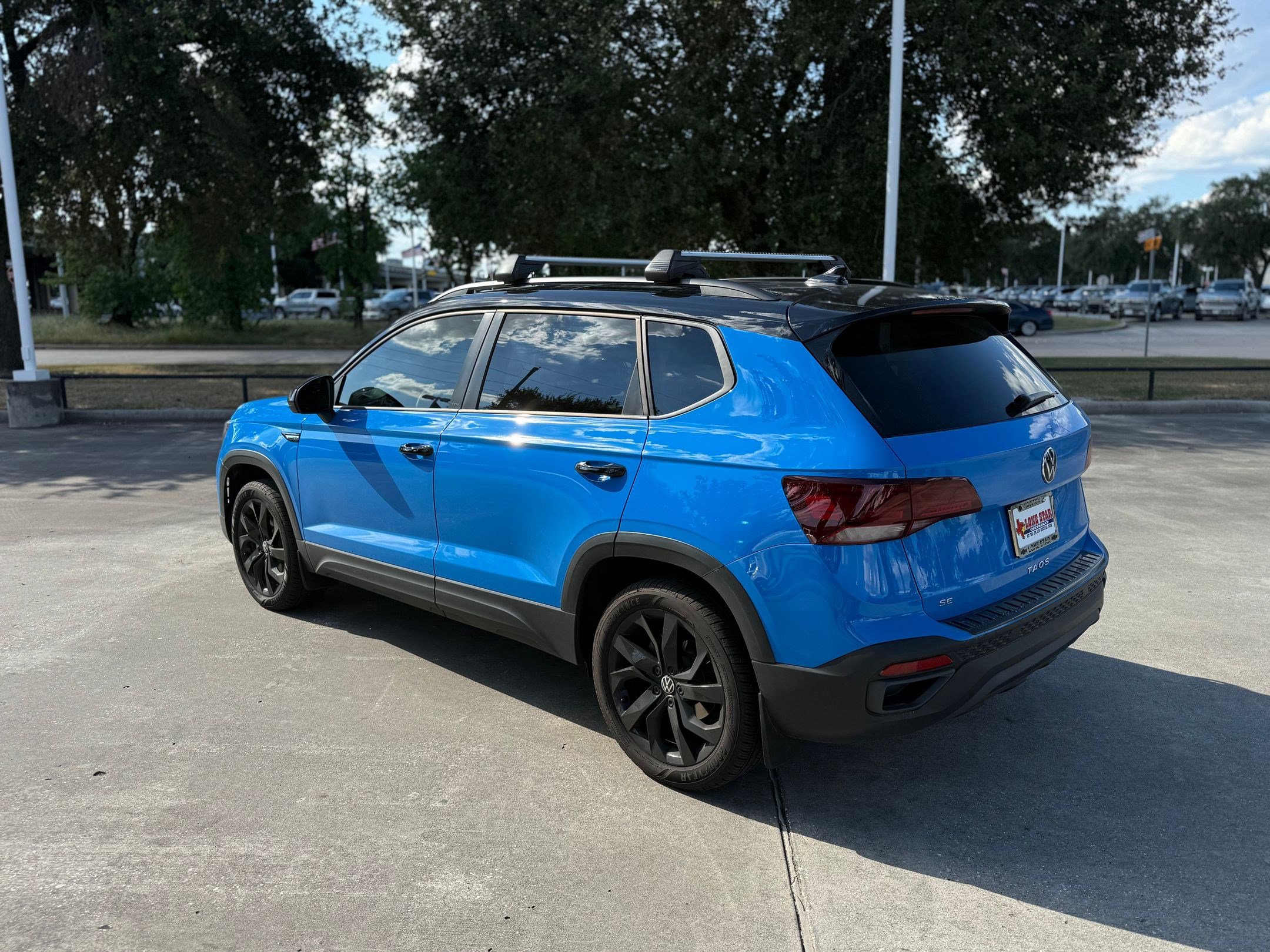 2024 Volkswagen Taos SE photo 3