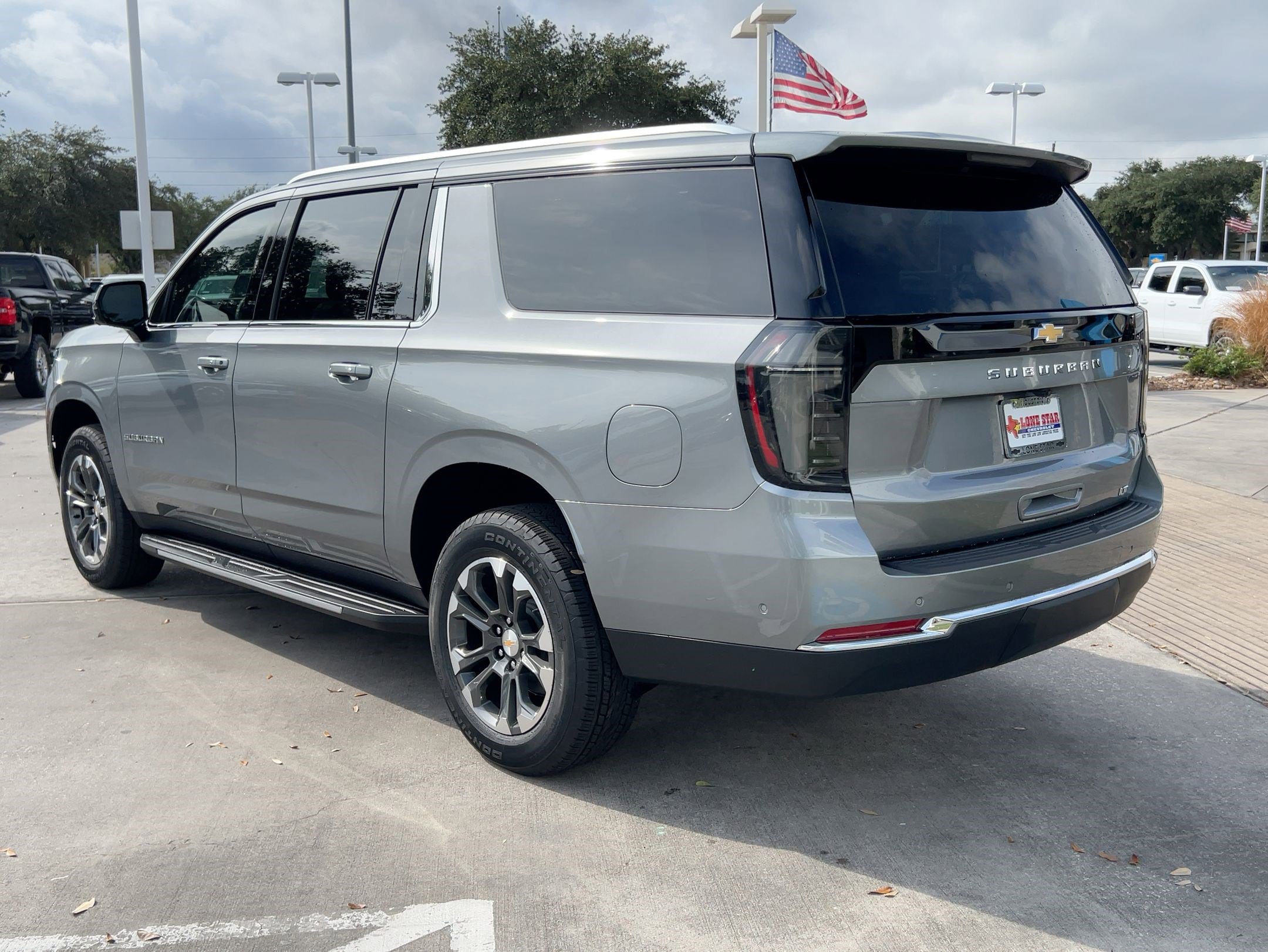 2026 Chevrolet Suburban LT photo 3