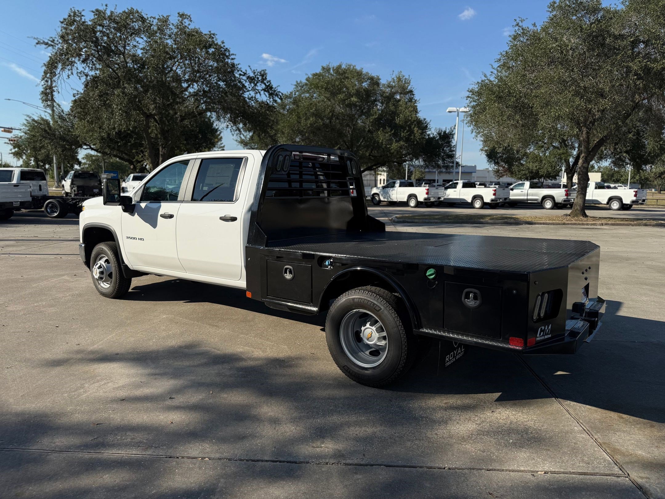 2025 Chevrolet Silverado 3500HD Work Truck photo 2